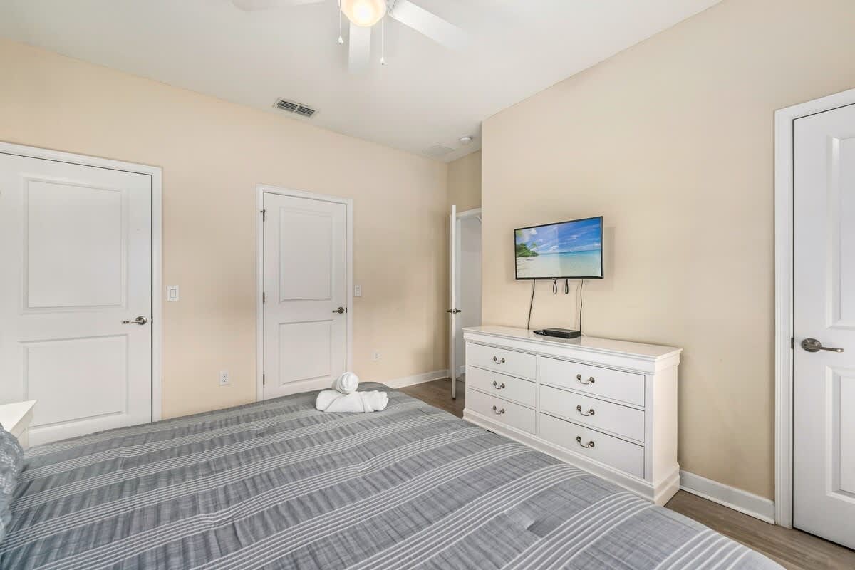 Townhome near Disney w/ pool & waterpark access