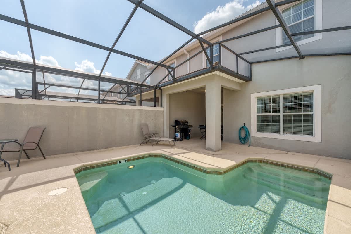 Townhome near Disney w/ pool & waterpark access