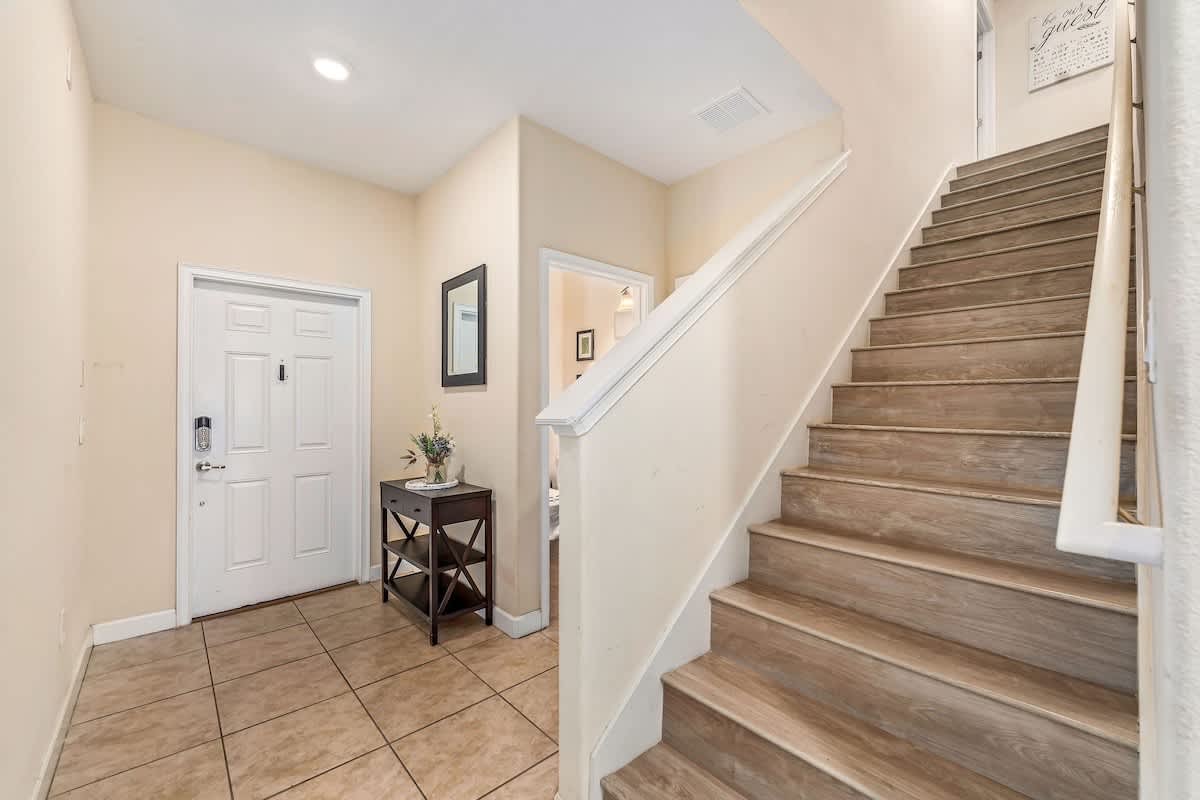 Townhome near Disney w/ pool & waterpark access