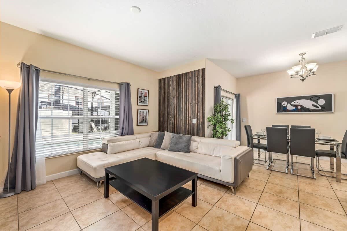 Townhome near Disney w/ pool & waterpark access