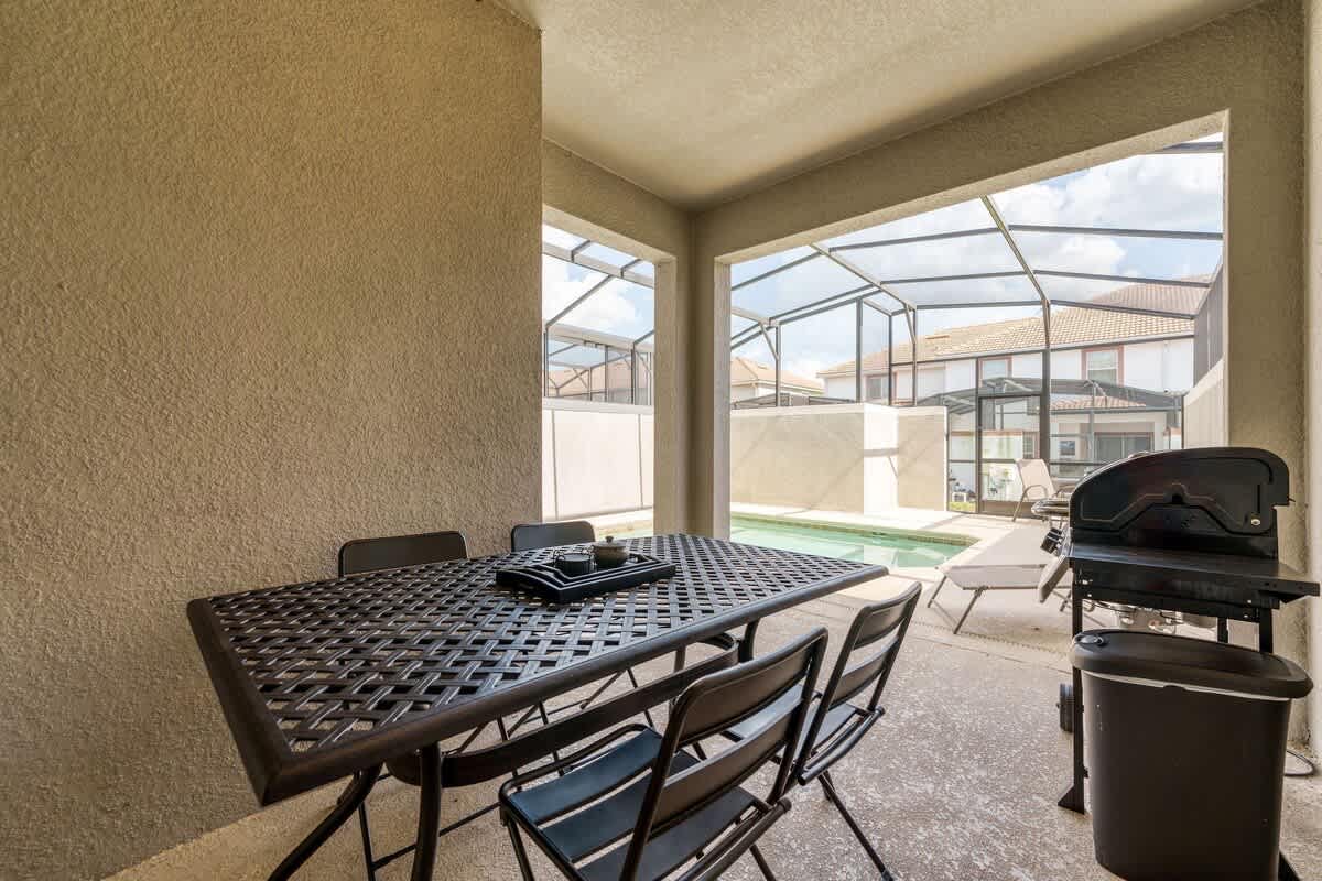 Townhome near Disney w/ pool & waterpark access