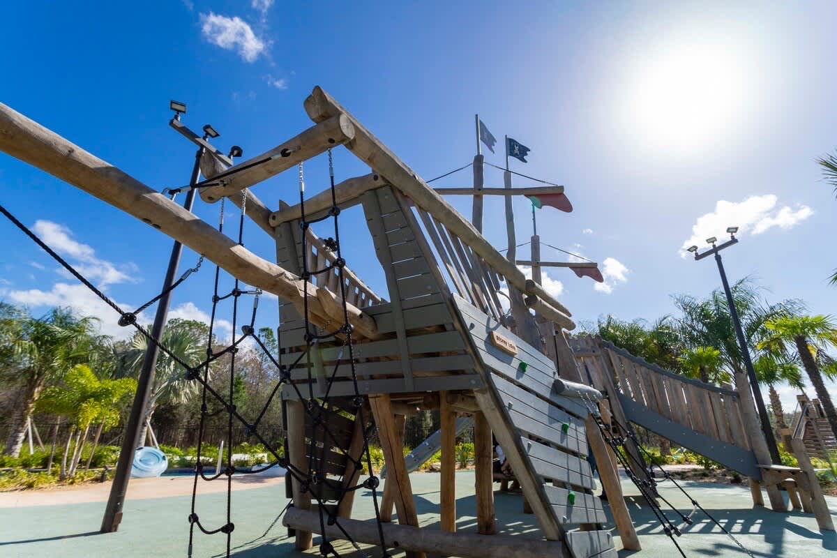 Townhome near Disney w/ pool & waterpark access