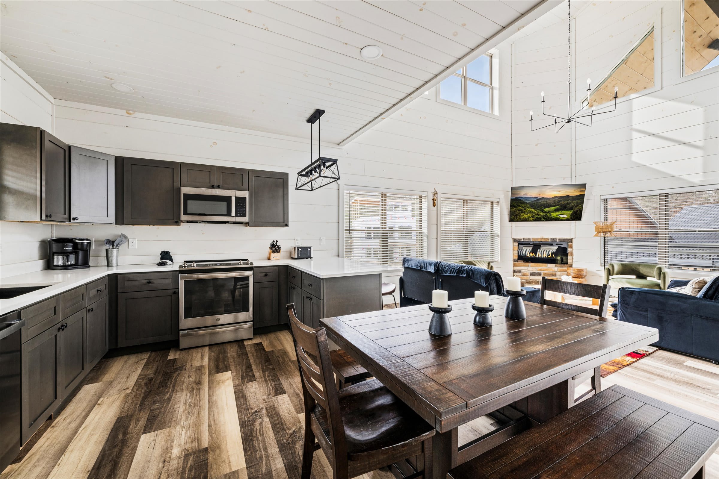 Serene cabin w/ pool, hot tub & game room