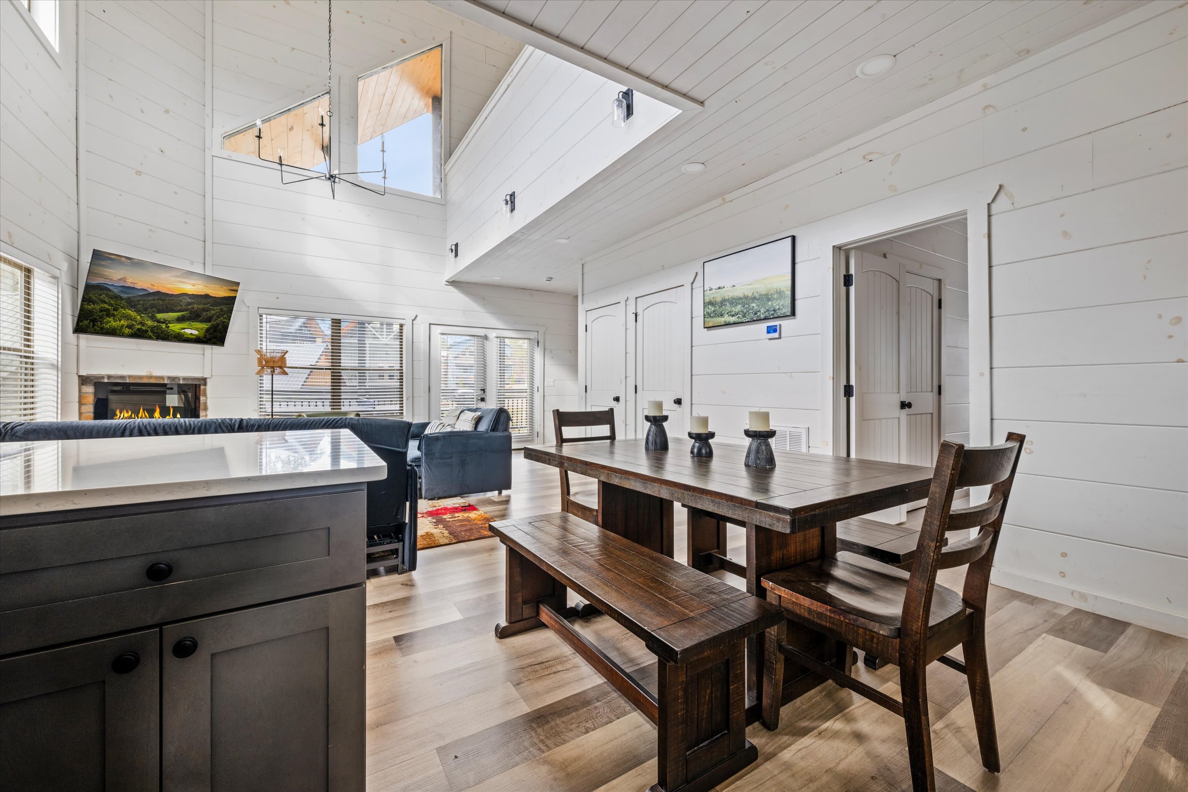 Serene cabin w/ pool, hot tub & game room