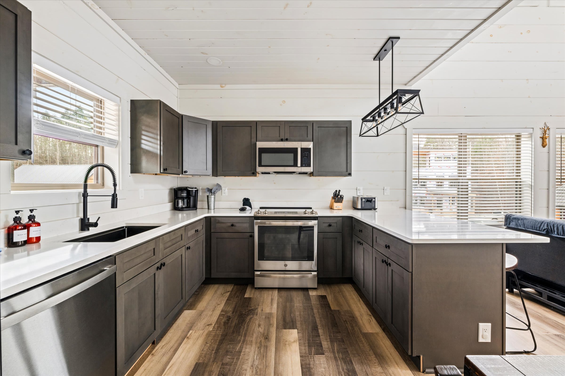 Serene cabin w/ pool, hot tub & game room