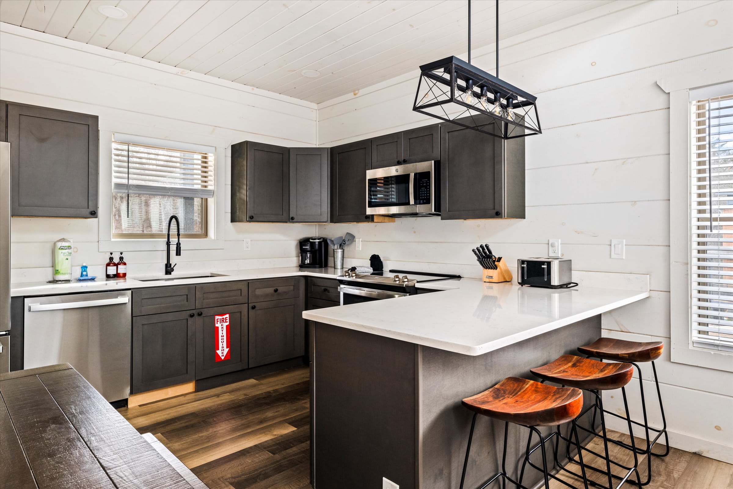 Serene cabin w/ pool, hot tub & game room