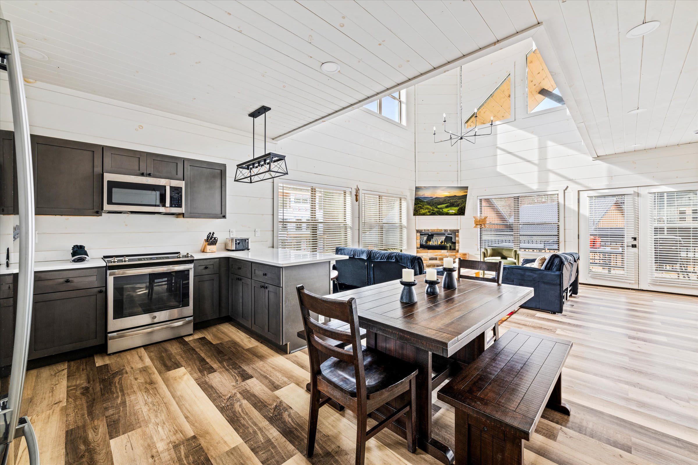 Serene cabin w/ pool, hot tub & game room