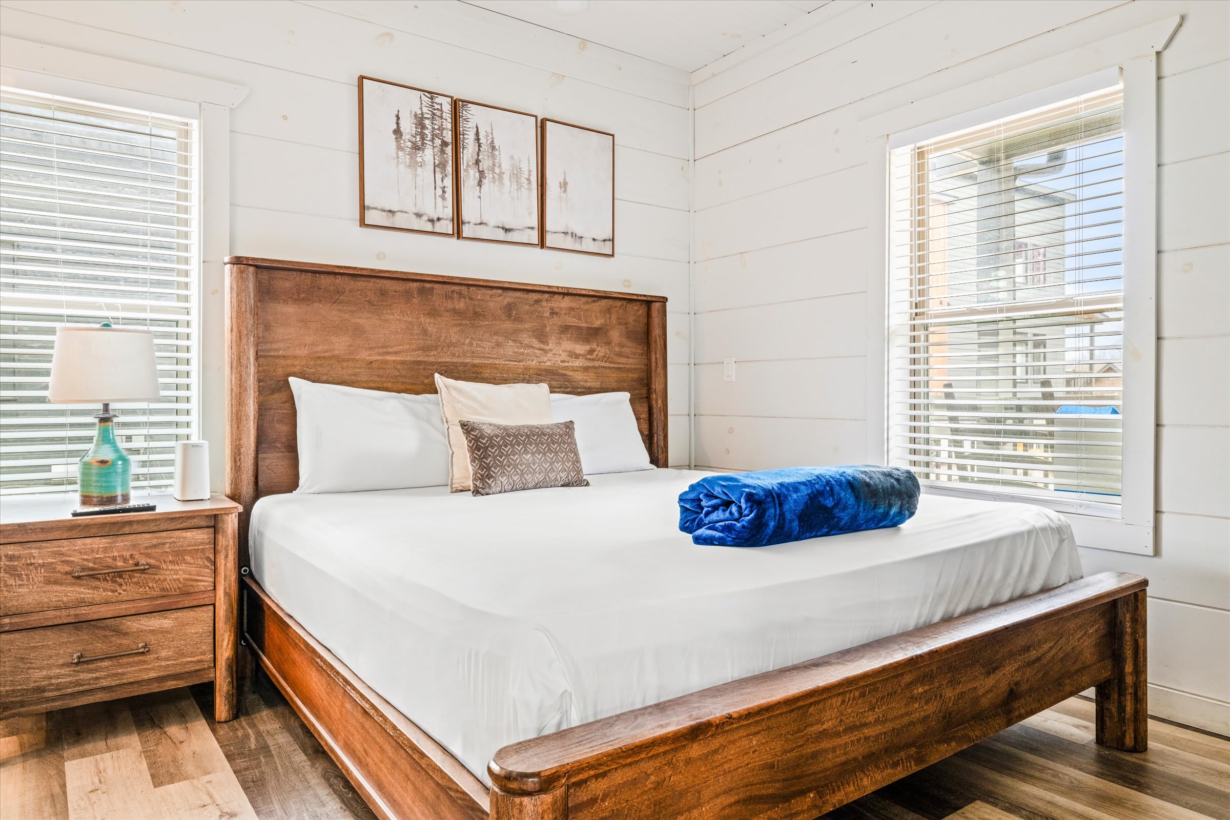 Serene cabin w/ pool, hot tub & game room