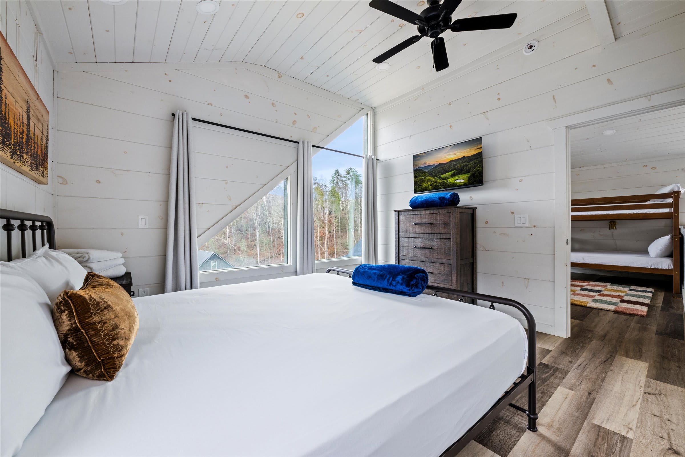 Serene cabin w/ pool, hot tub & game room