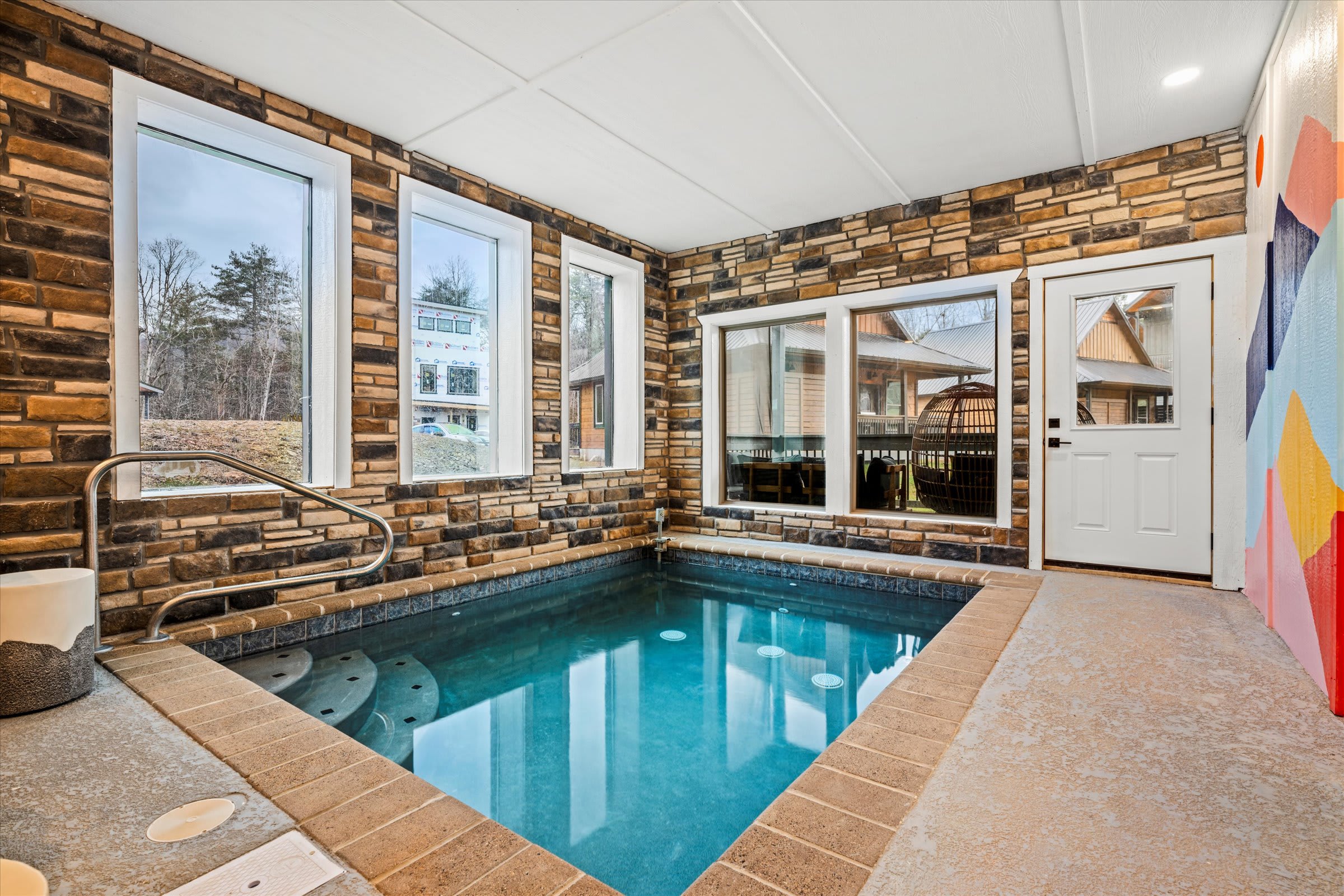 Serene cabin w/ pool, hot tub & game room