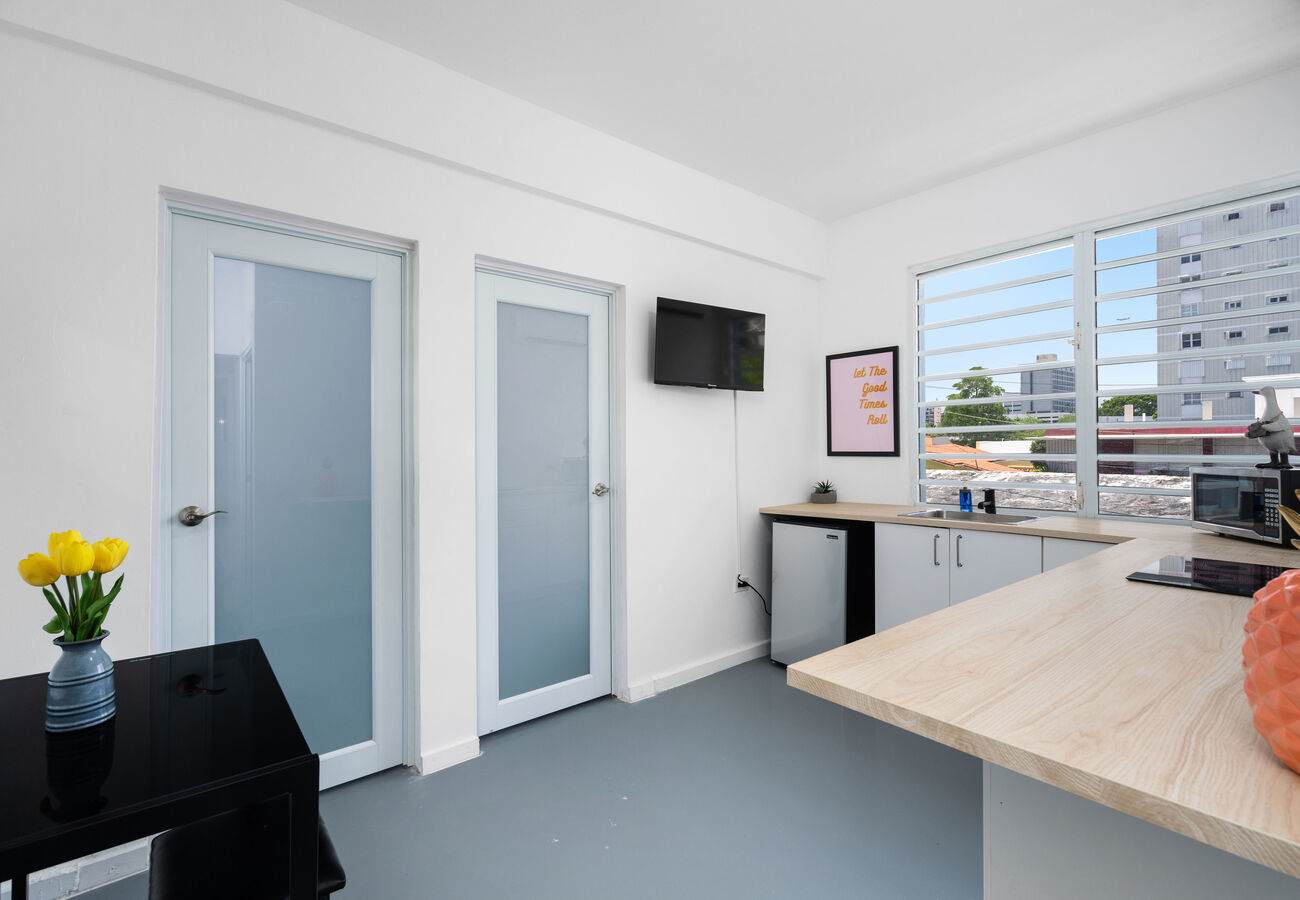 Otium | Near The Beach & Restaurants 6