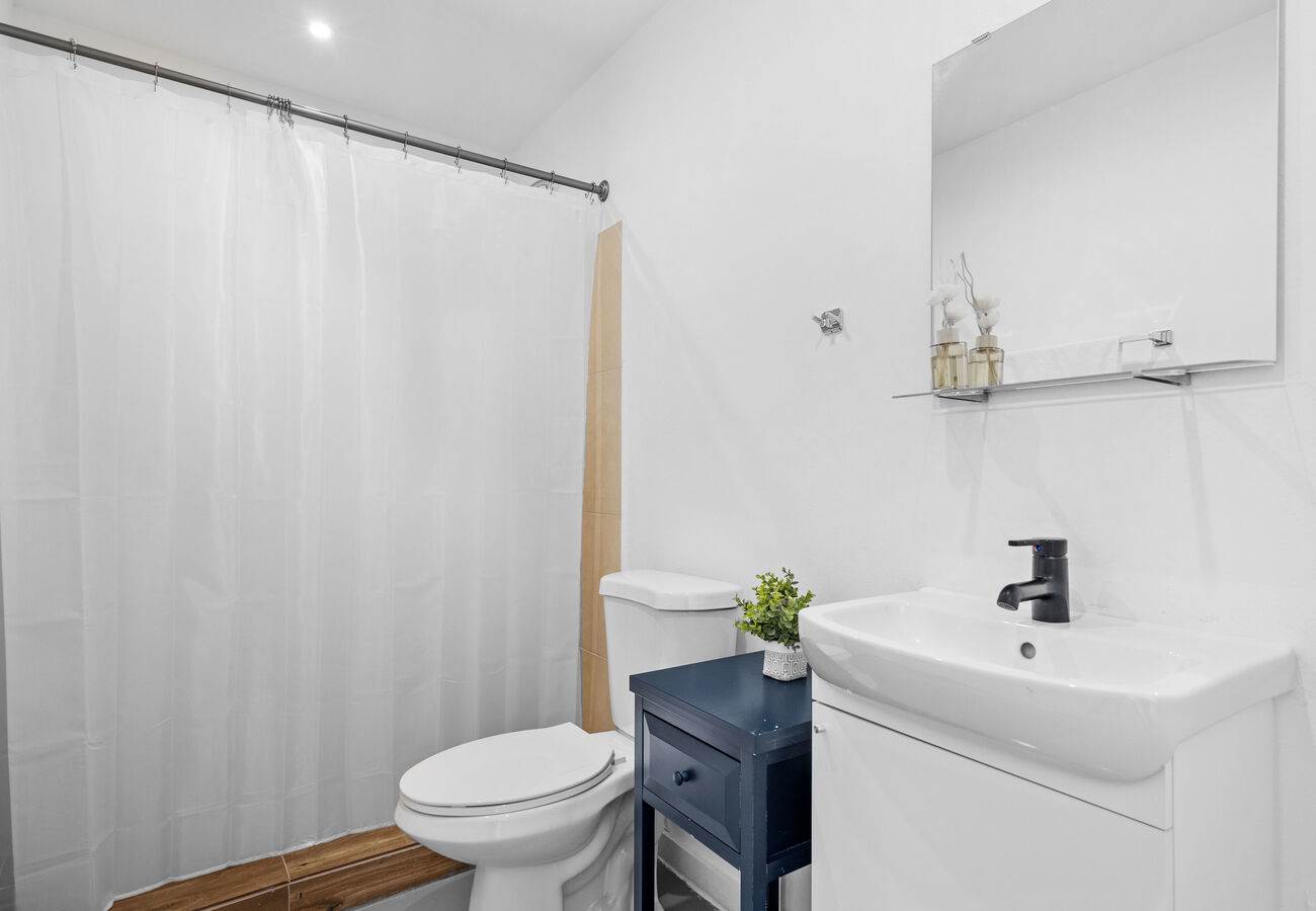 Otium | Near The Beach & Restaurants 4