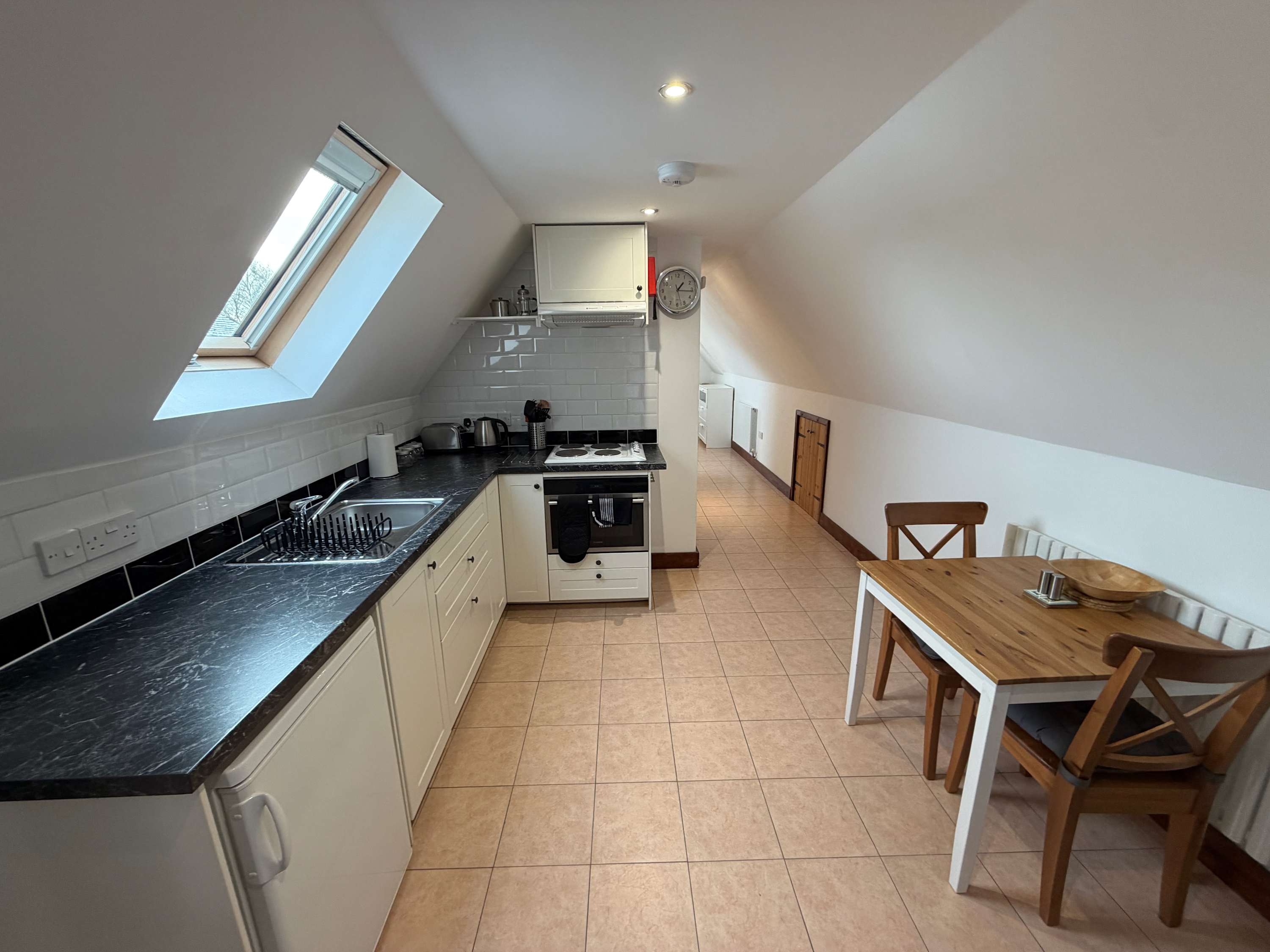 View Millbrook House Apartments 10 - One bedroom open plan first floor apartment next to Milton Park in High Street OX14 4EL Millbrook House Apartments 10 - One bedroom open plan first floor apartment next to Milton Park in High Street OX14 4EL - Property image 3 - VivreStays