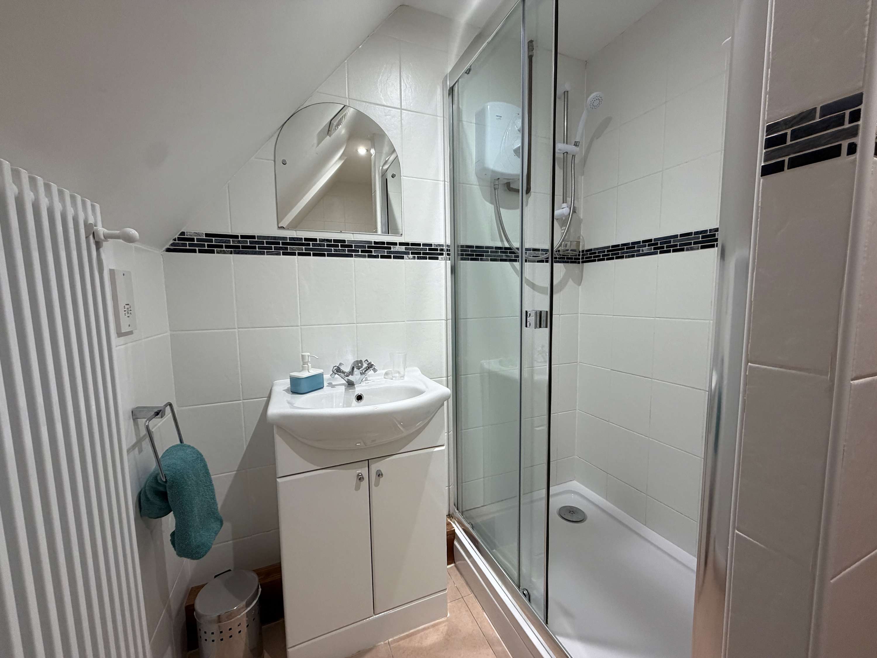 View Millbrook House Apartments 10 - One bedroom open plan first floor apartment next to Milton Park in High Street OX14 4EL Millbrook House Apartments 10 - One bedroom open plan first floor apartment next to Milton Park in High Street OX14 4EL - Property image 4 - VivreStays