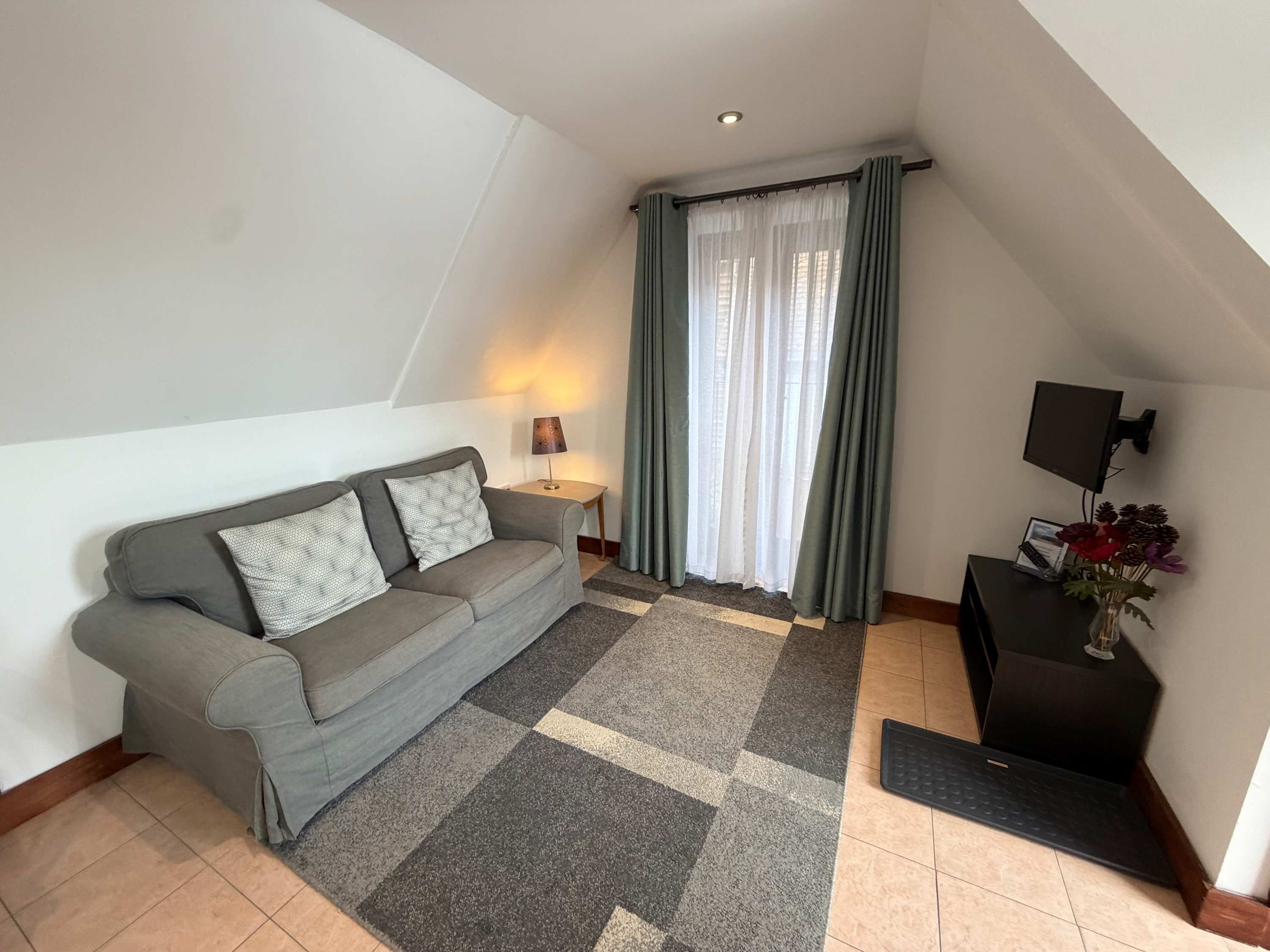 View Millbrook House Apartments 10 - One bedroom open plan first floor apartment next to Milton Park in High Street OX14 4EL Millbrook House Apartments 10 - One bedroom open plan first floor apartment next to Milton Park in High Street OX14 4EL - Property image 2 - VivreStays