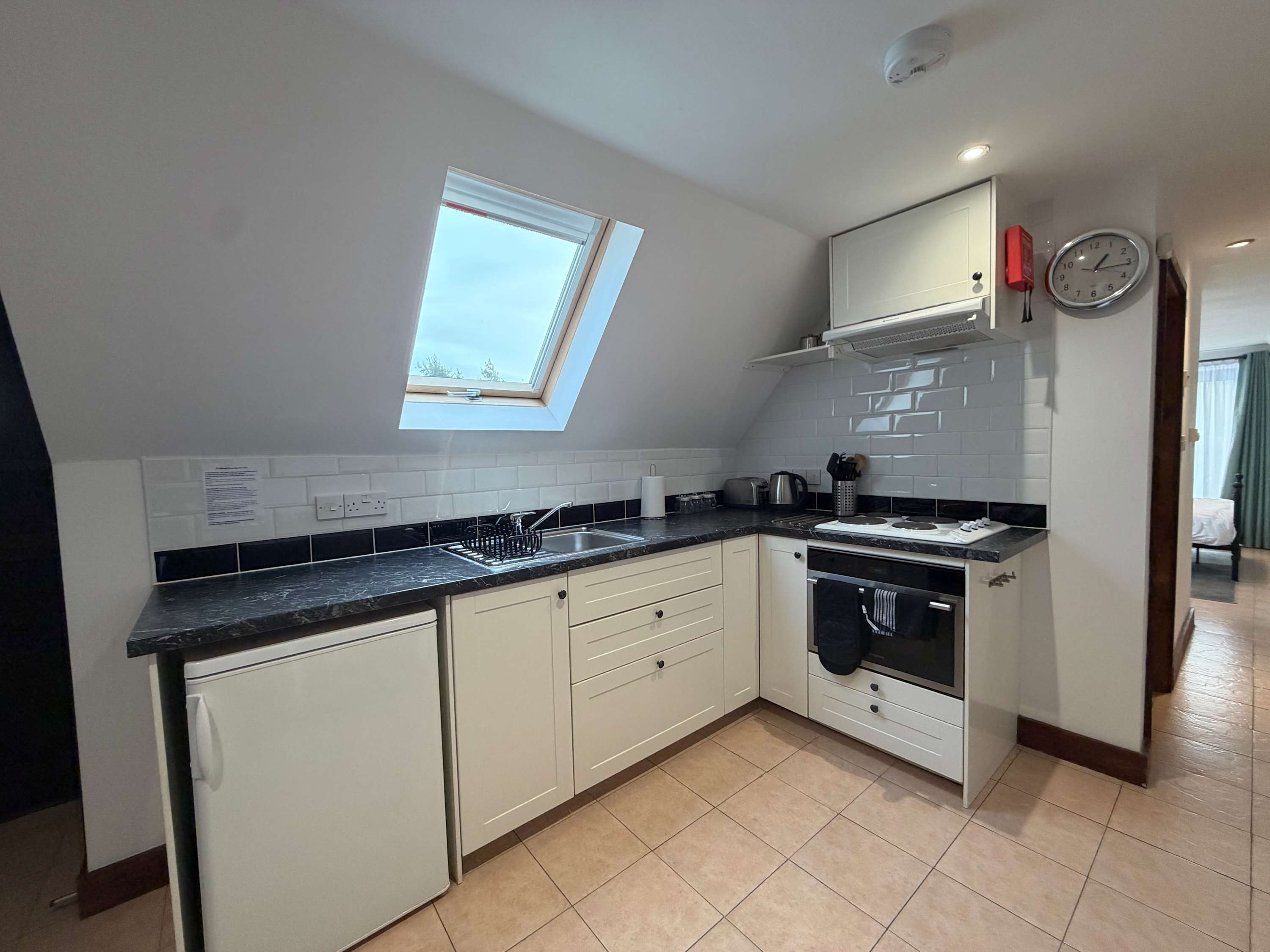 View Millbrook House Apartments 10 - One bedroom open plan first floor apartment next to Milton Park in High Street OX14 4EL Millbrook House Apartments 10 - One bedroom open plan first floor apartment next to Milton Park in High Street OX14 4EL - Property image 9 - VivreStays