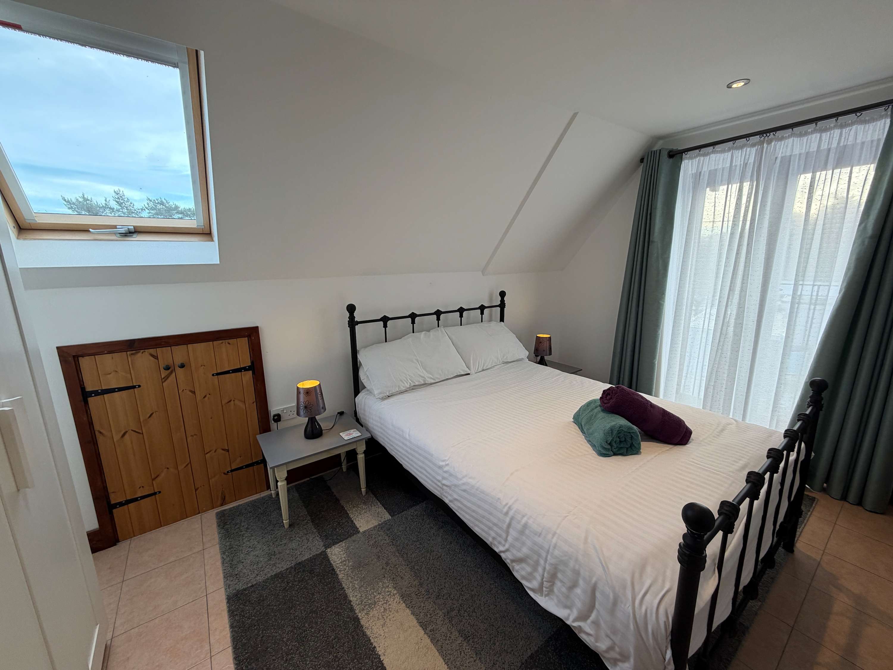 View Millbrook House Apartments 10 - One bedroom open plan first floor apartment next to Milton Park in High Street OX14 4EL Millbrook House Apartments 10 - One bedroom open plan first floor apartment next to Milton Park in High Street OX14 4EL - Property image 8 - VivreStays