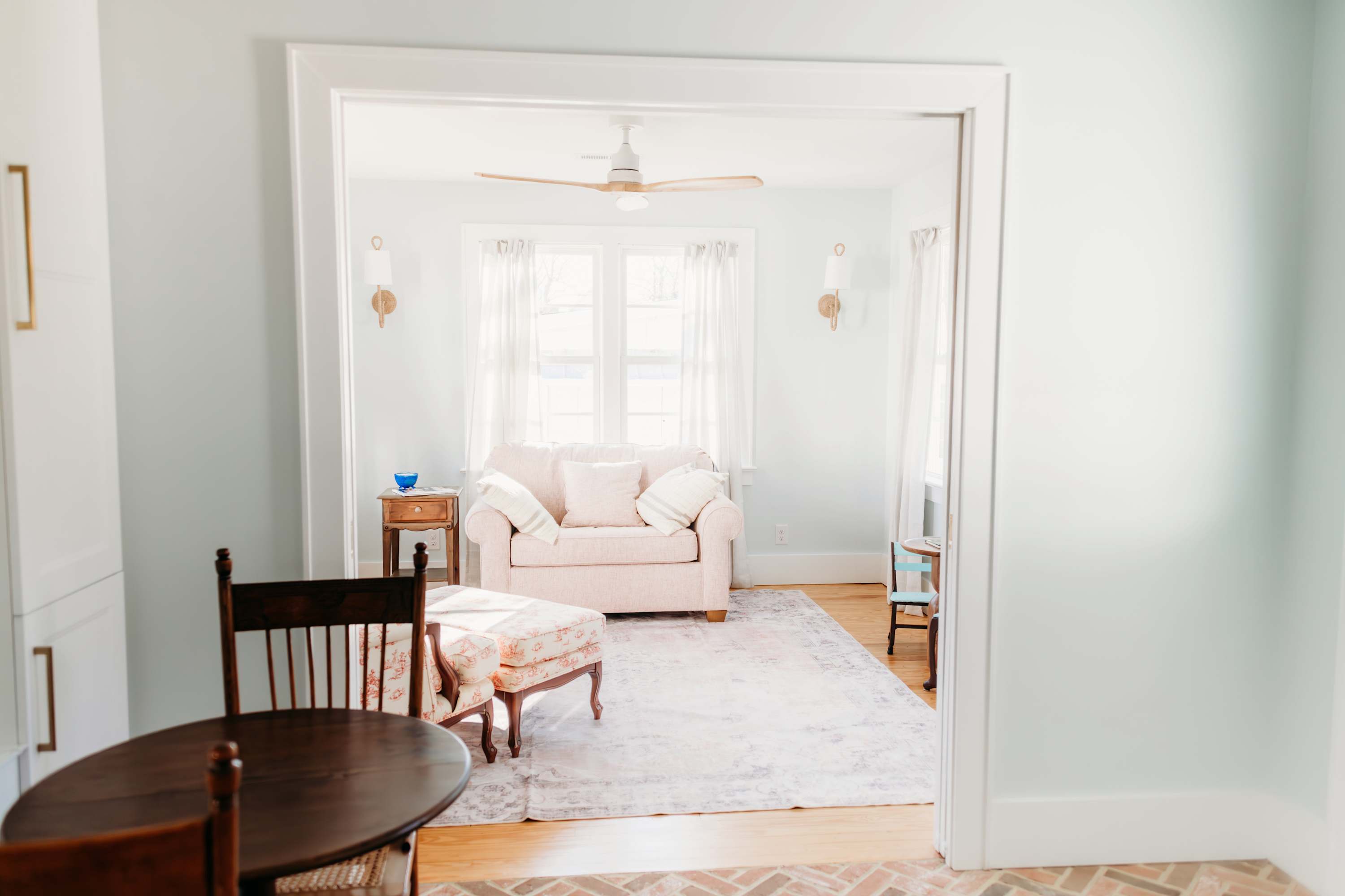 Coastal Getaway Steps from Beach | Queen’s Cottage