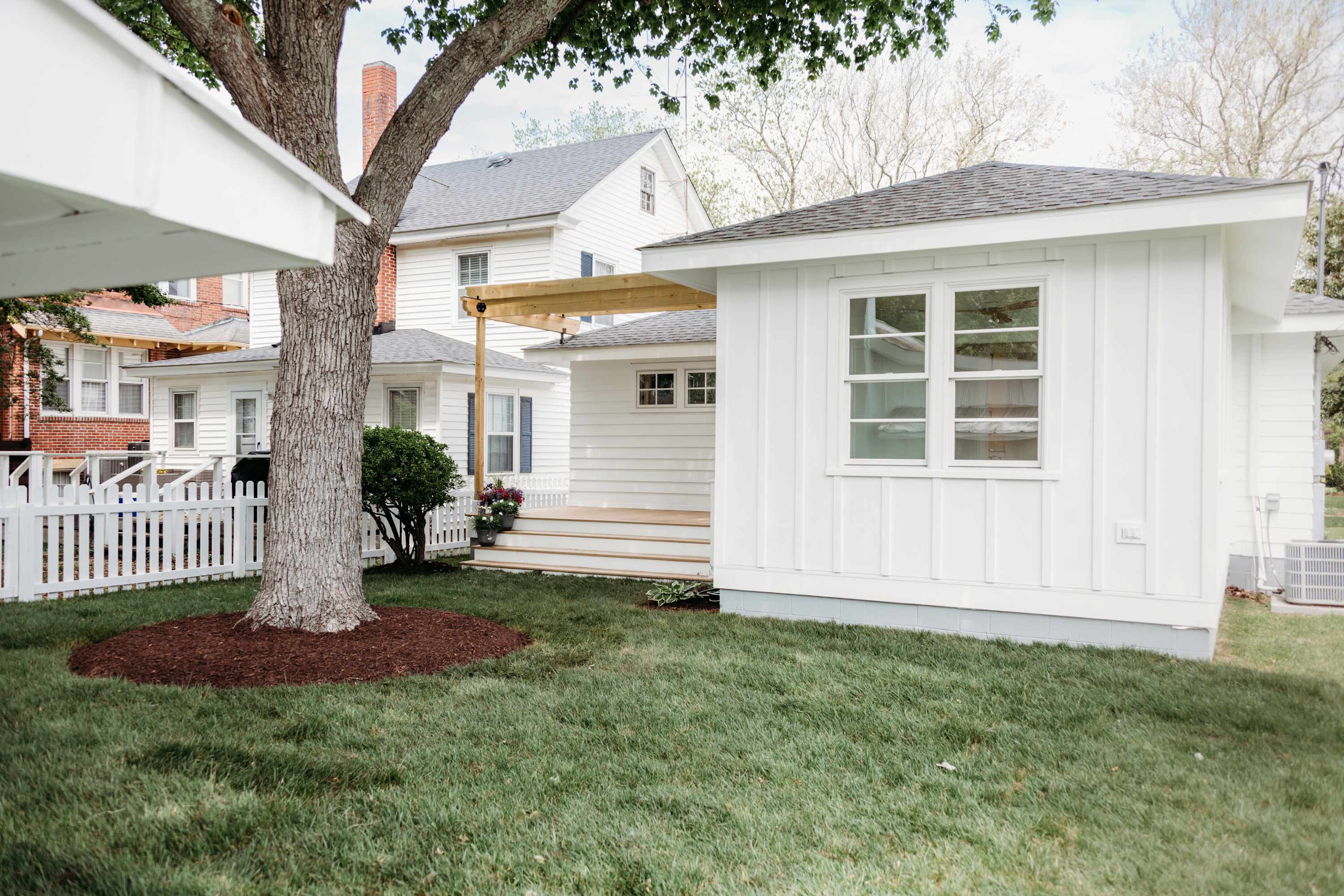 Coastal Getaway Steps from Beach | Queen’s Cottage