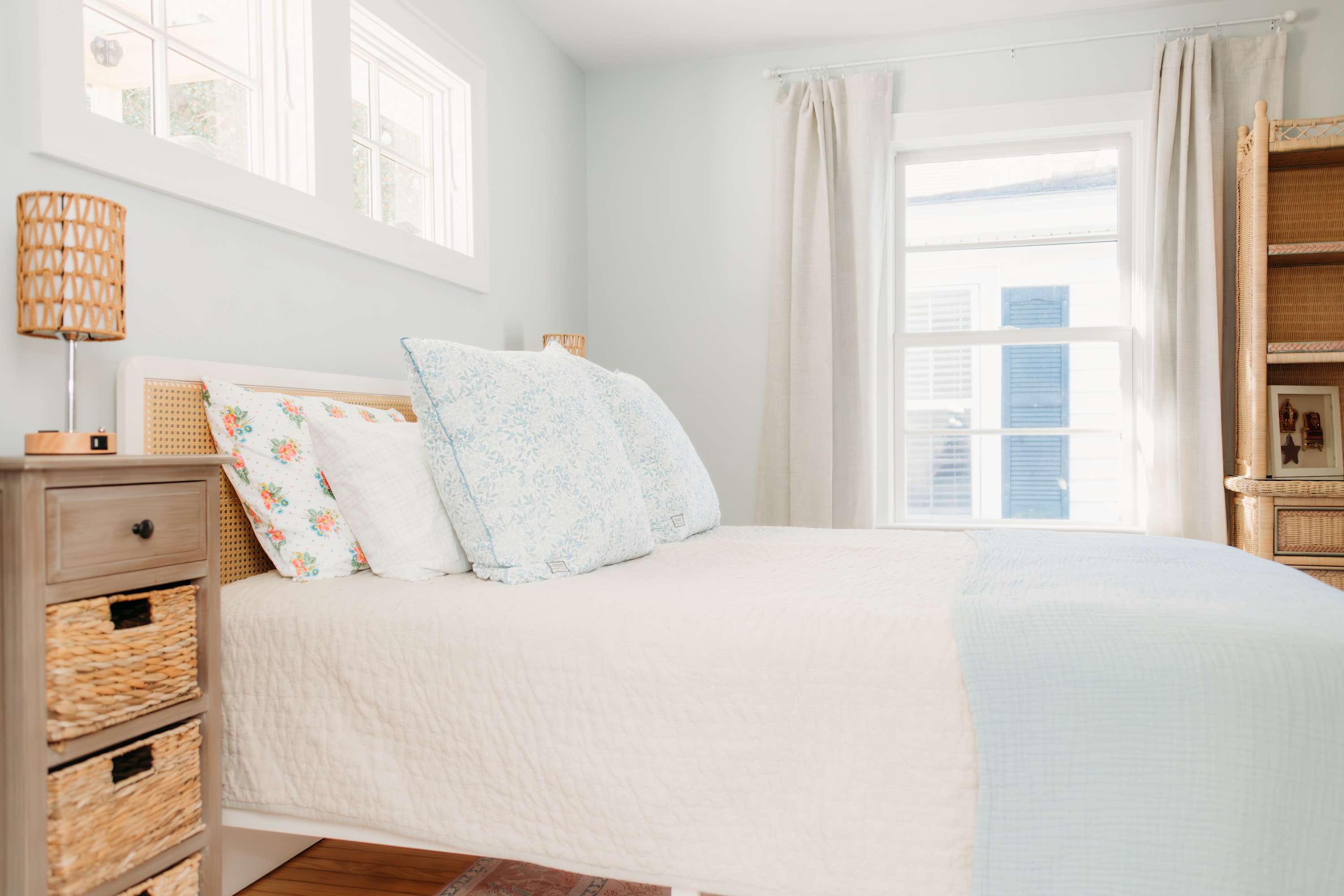 Coastal Getaway Steps from Beach | Queen’s Cottage