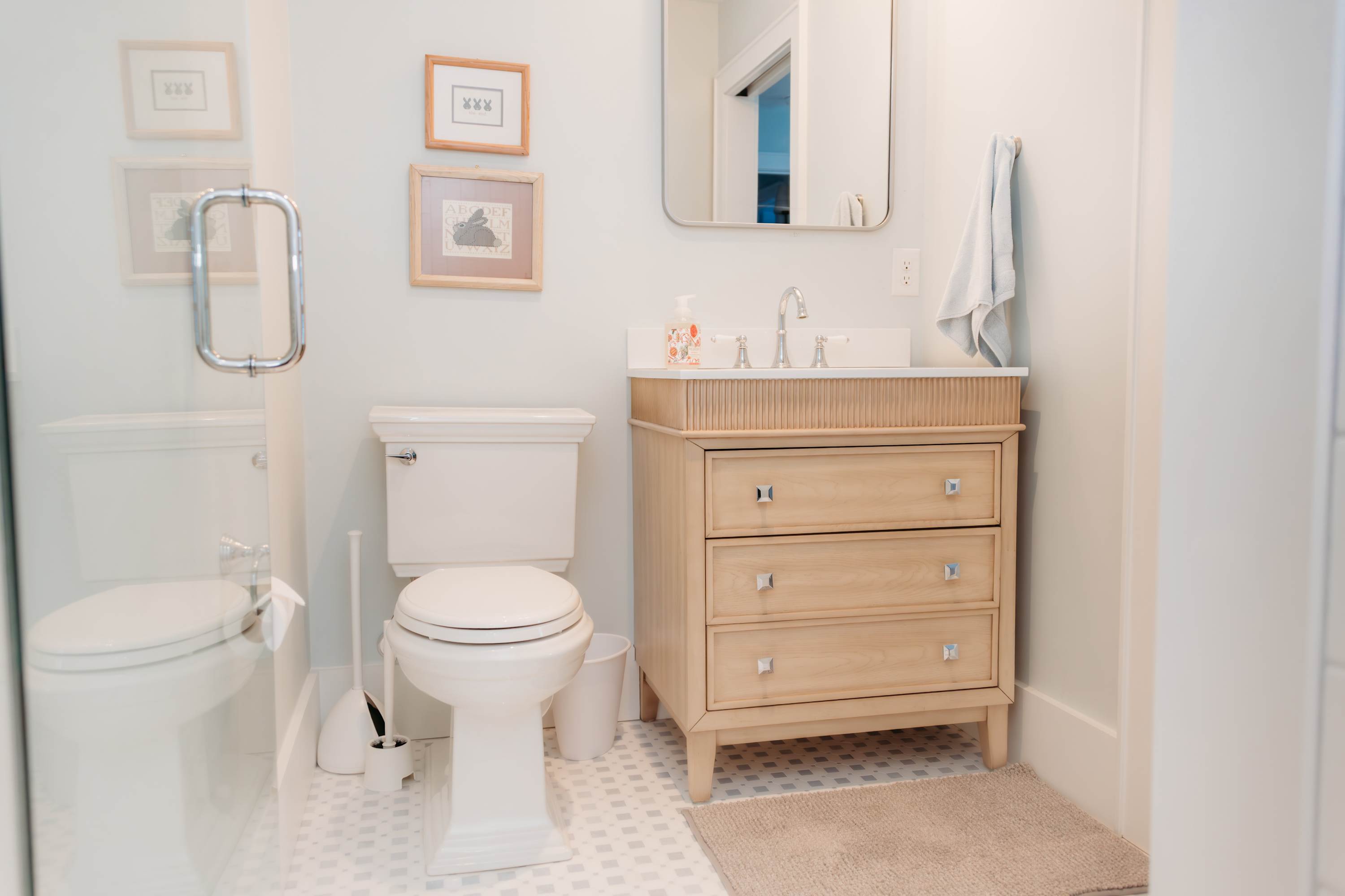 Coastal Getaway Steps from Beach | Queen’s Cottage