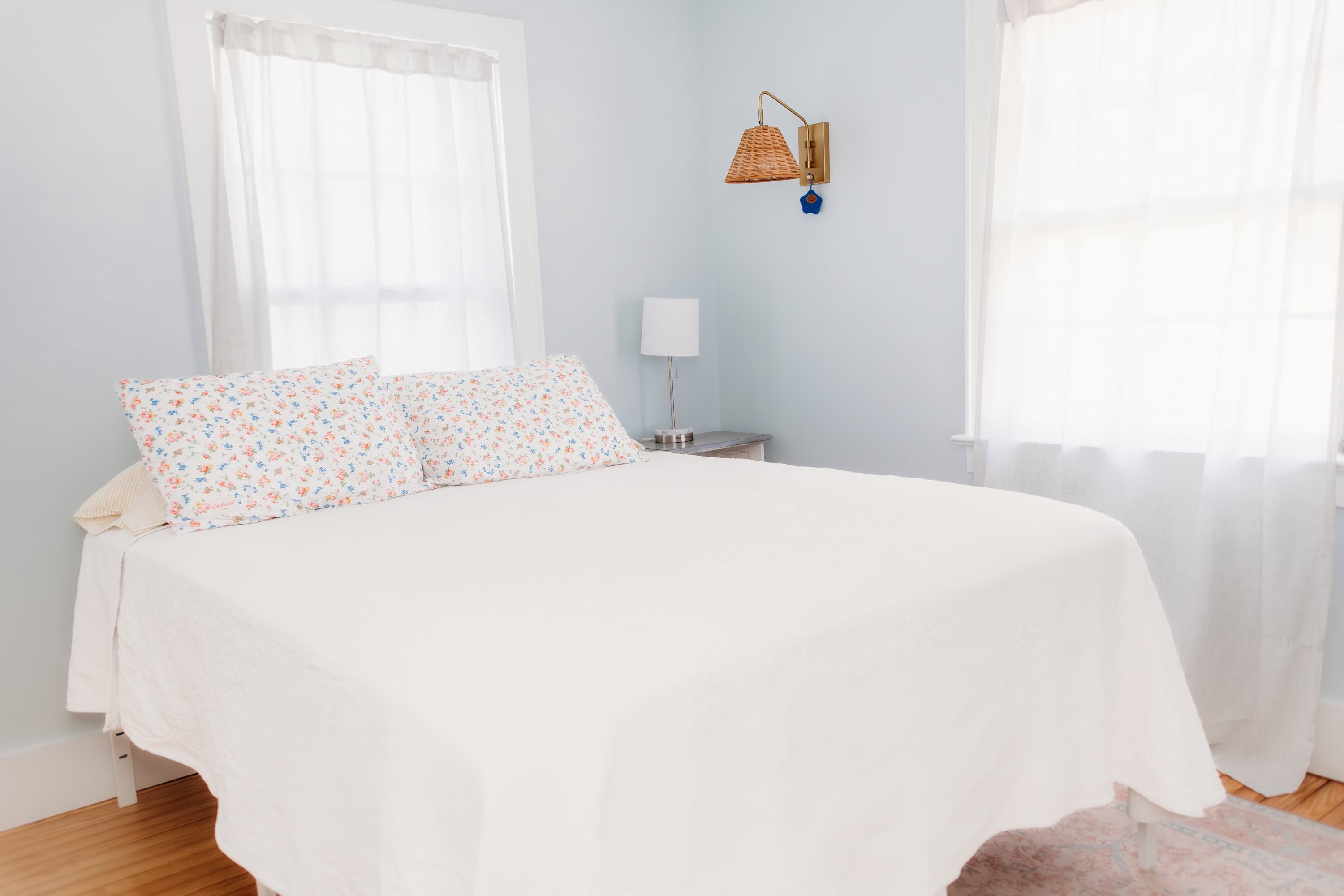 Coastal Getaway Steps from Beach | Queen’s Cottage