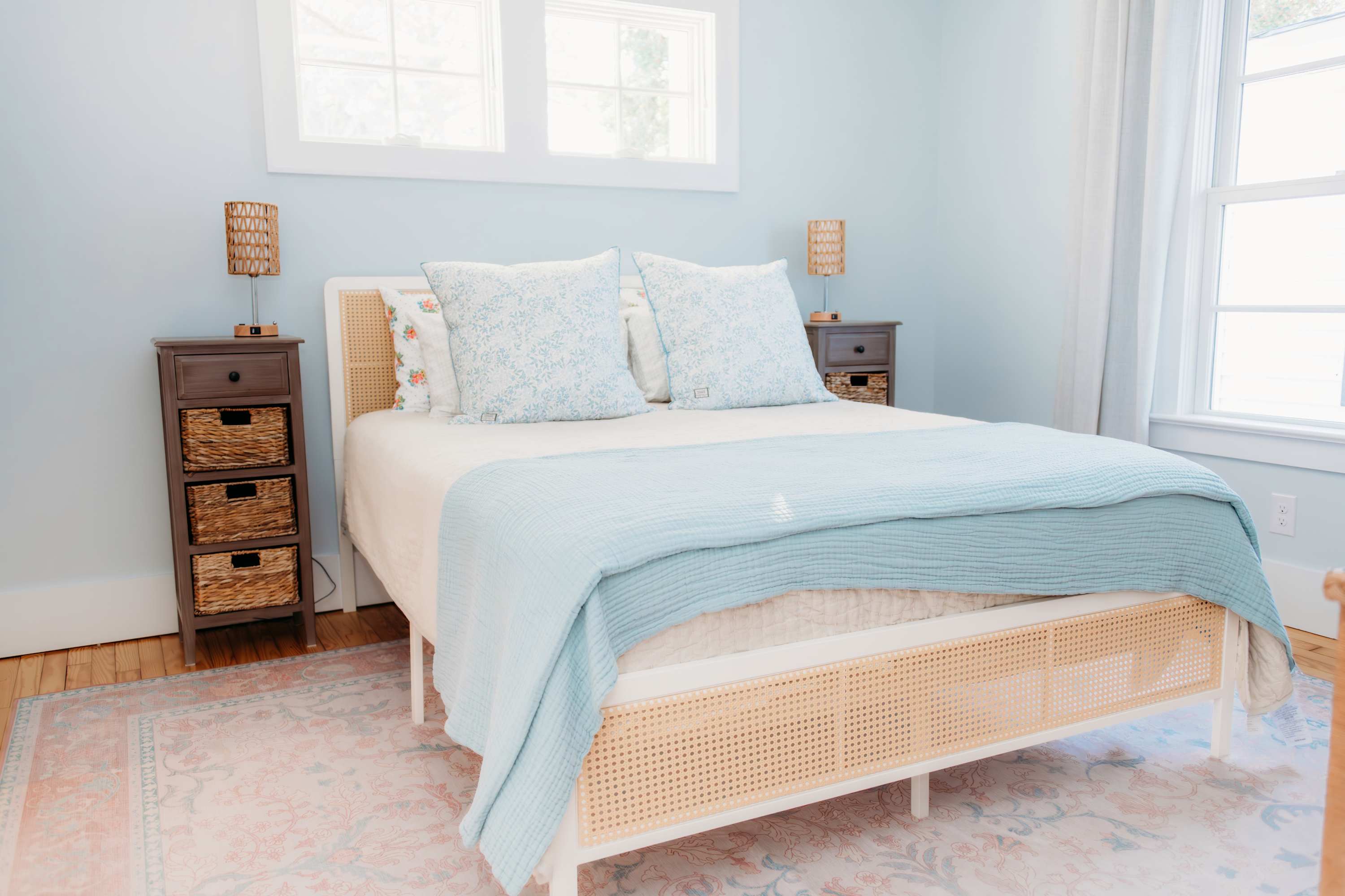 Coastal Getaway Steps from Beach | Queen’s Cottage