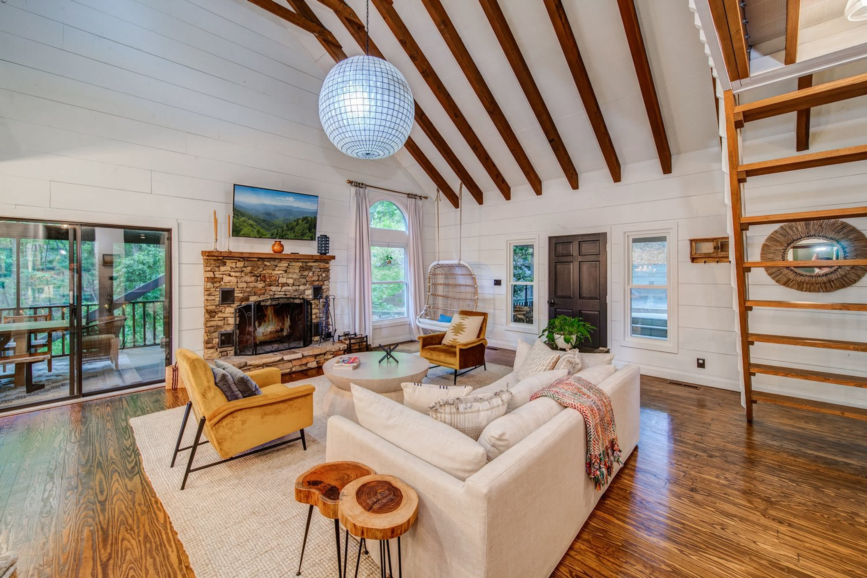 Heavenly mountain escape in Big Canoe! Golf & Lake