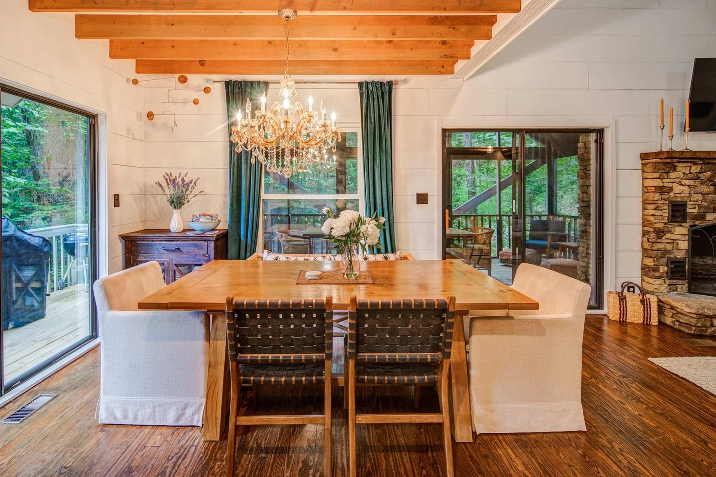 Enjoy meals & morning coffee at the exquisite dining table, with seating for 6