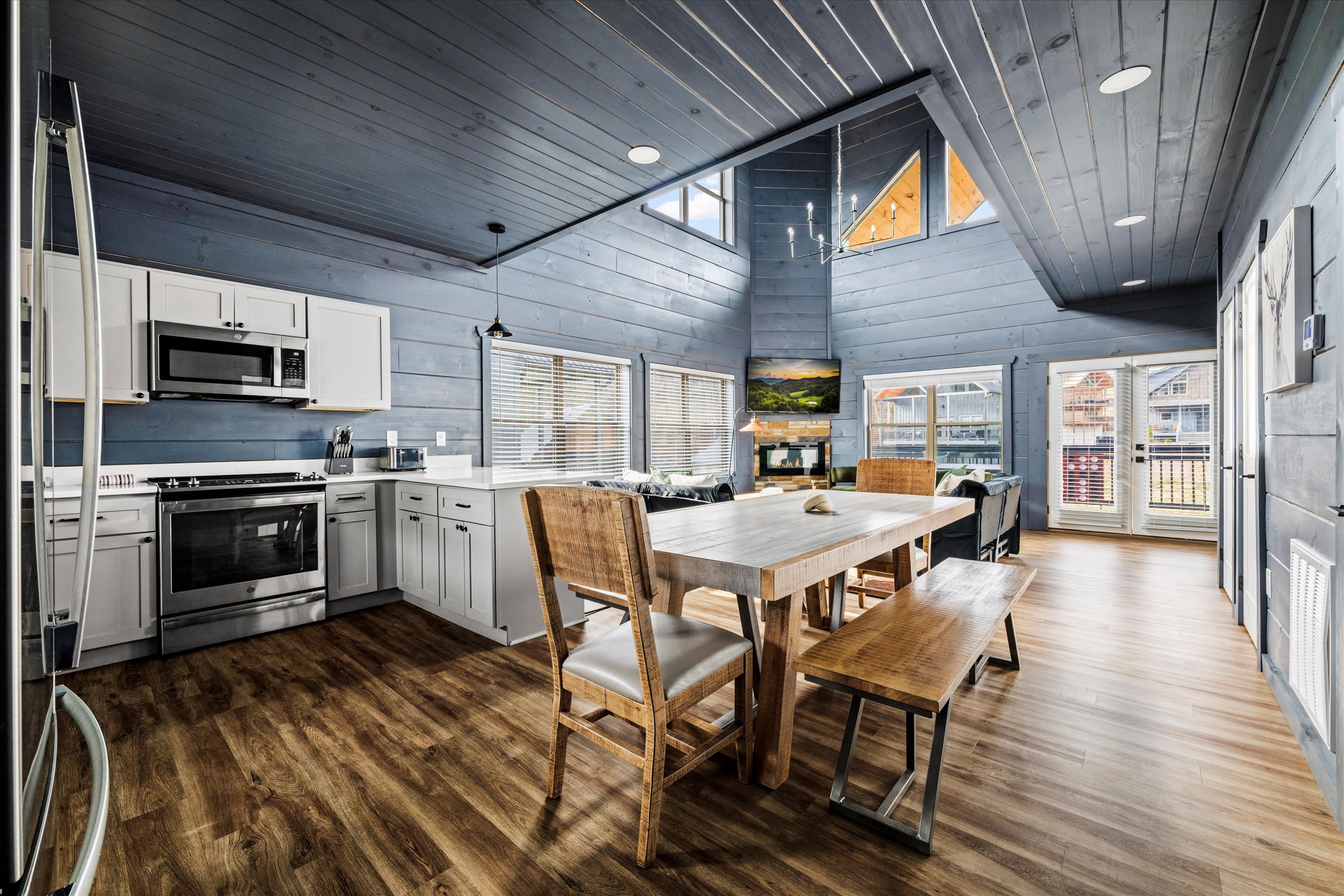 Cozy cabin w/ game room & indoor pool