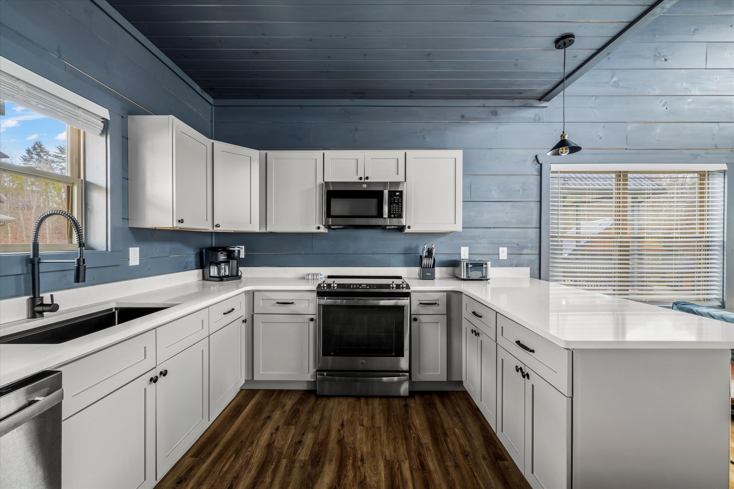 Cozy cabin w/ game room & indoor pool