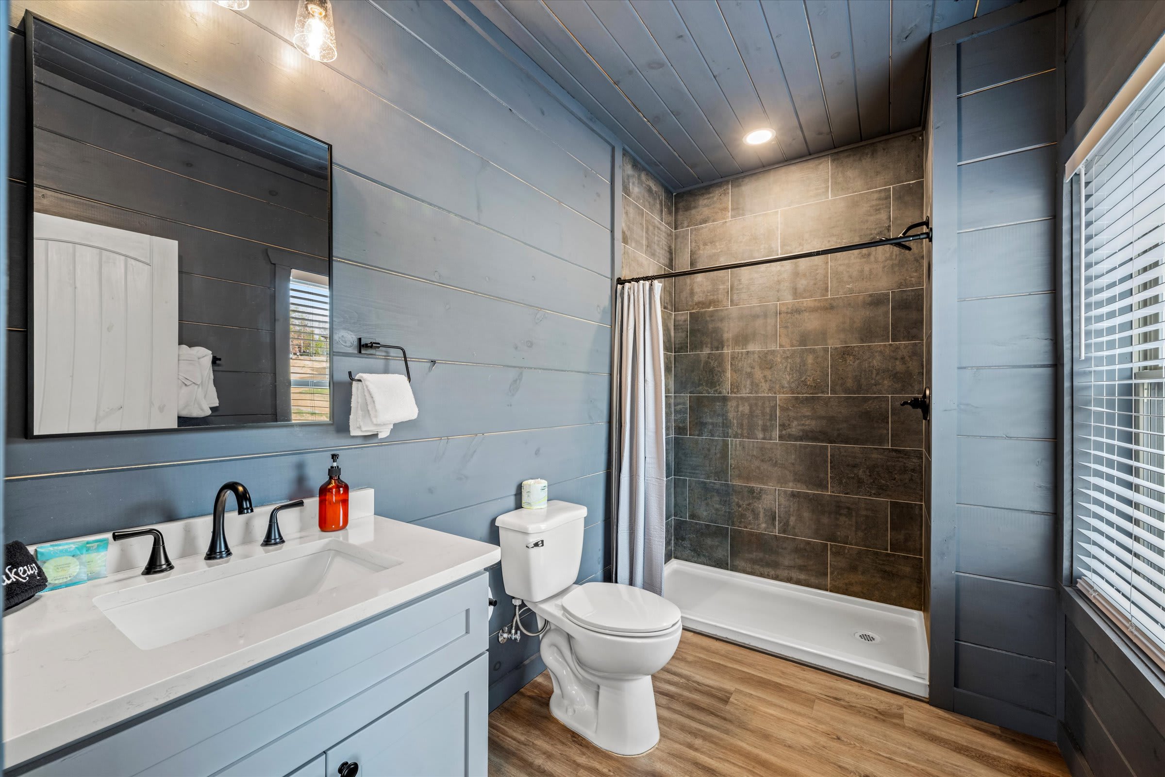 Cozy cabin w/ game room & indoor pool