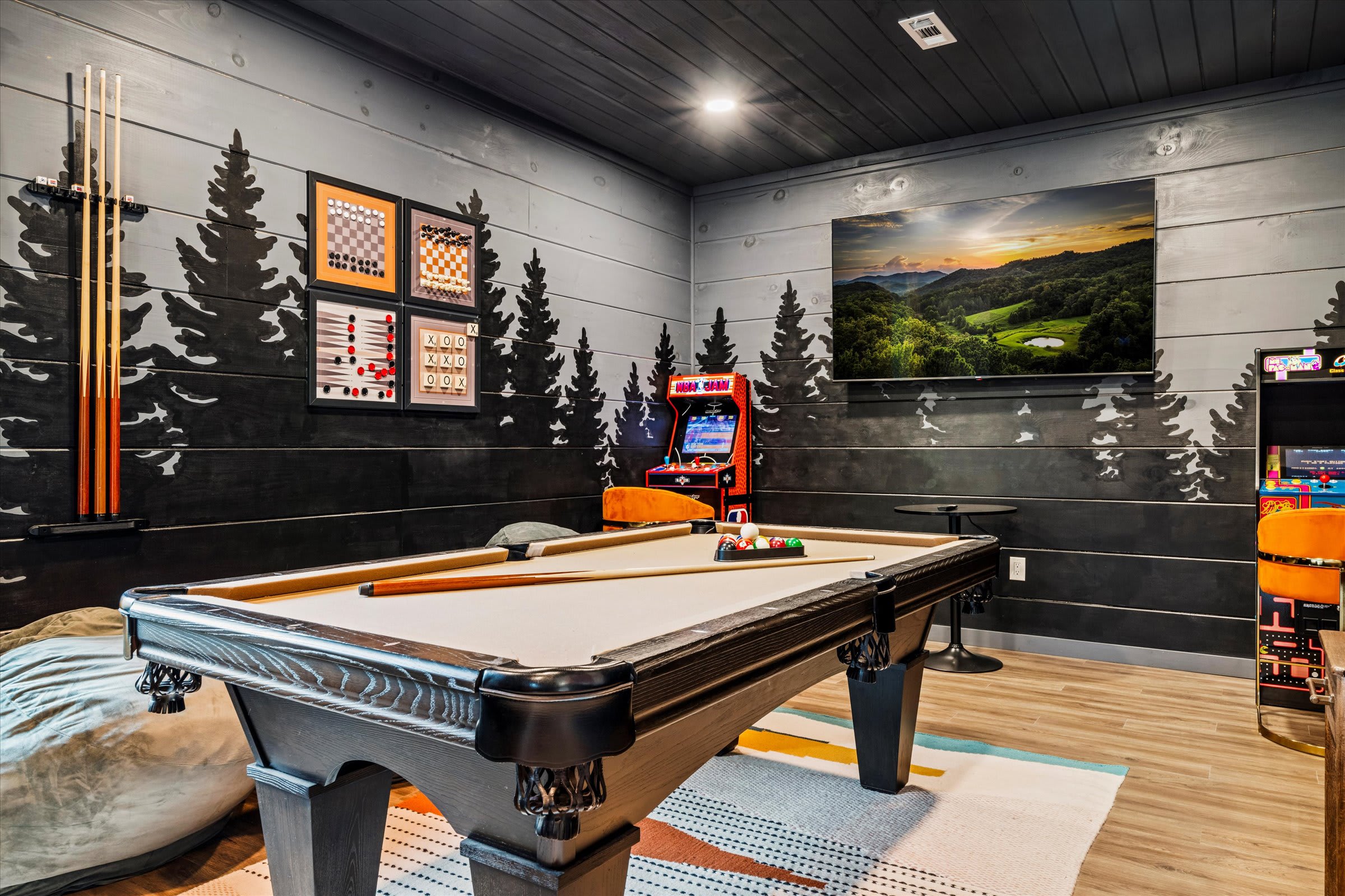 Cozy cabin w/ game room & indoor pool
