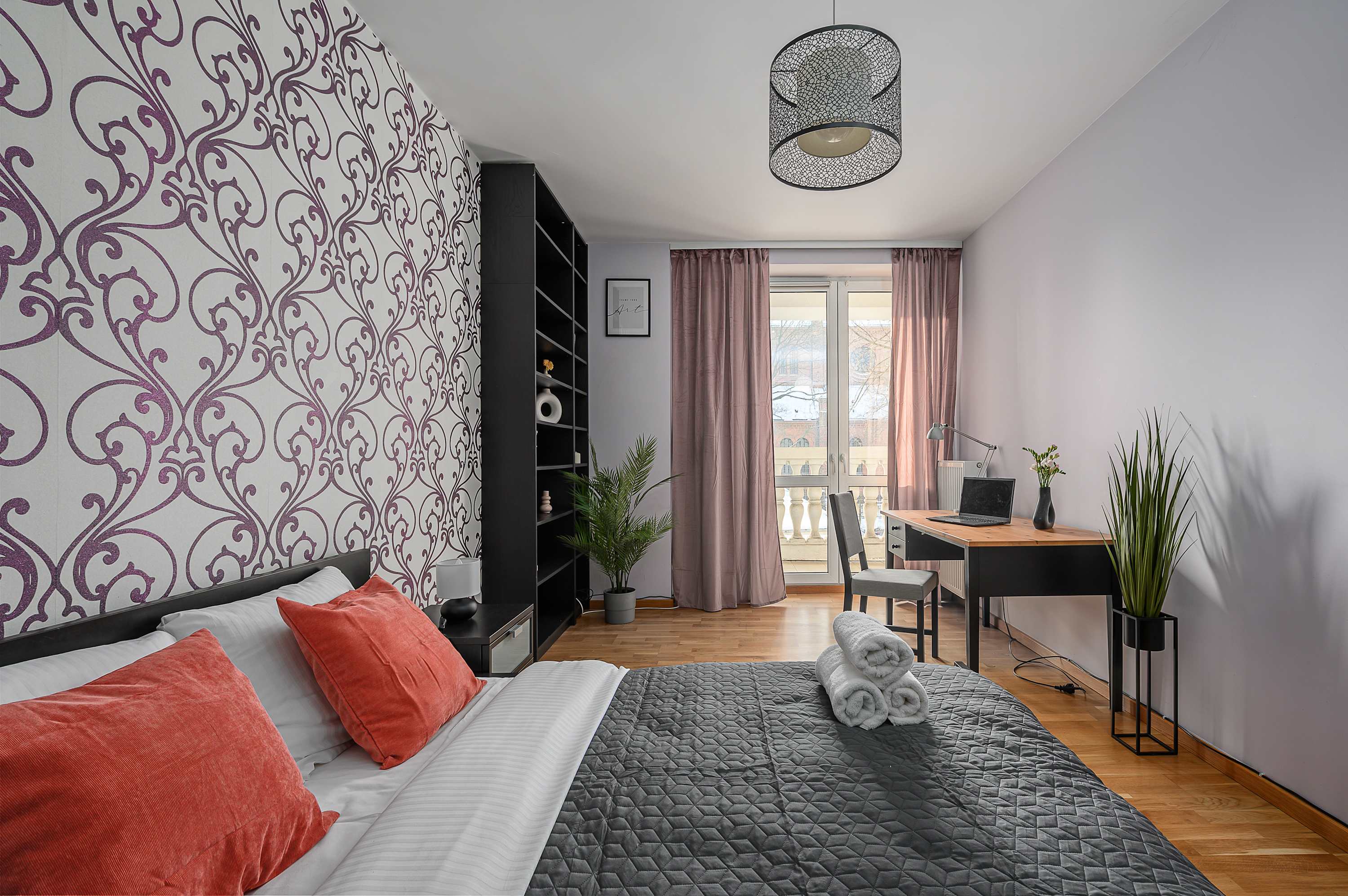 Lumina airy apartment with balcony
