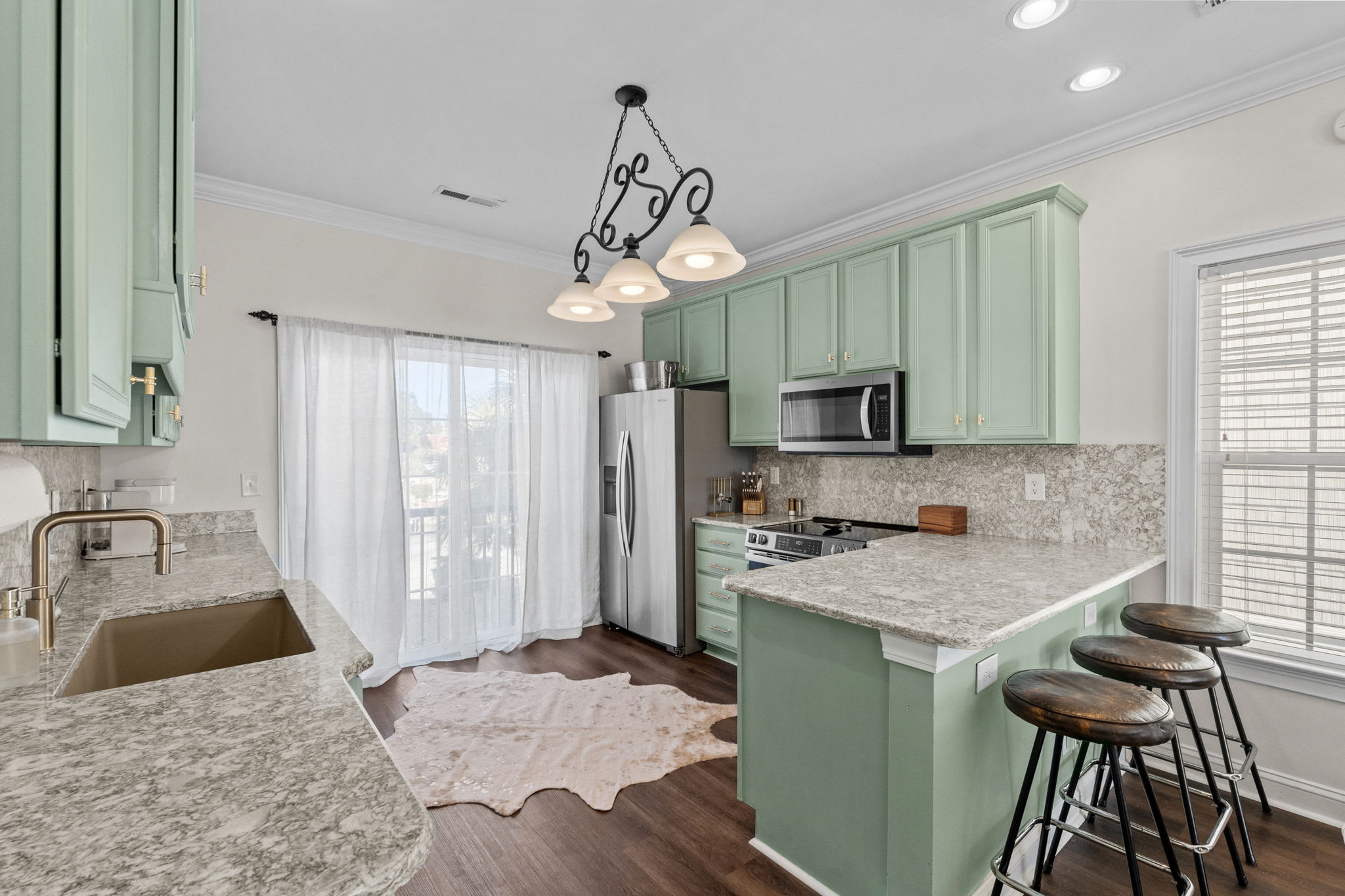 Modern kitchen layout