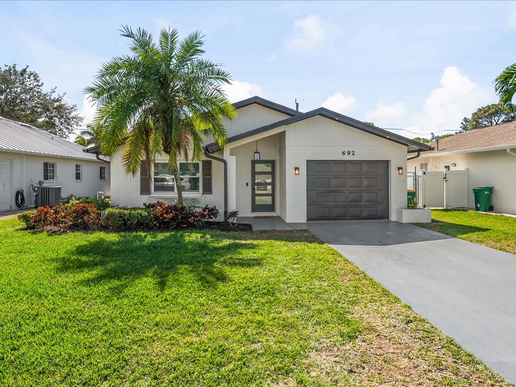Walk to Beach Family Pool Home in Naples | Photo 31