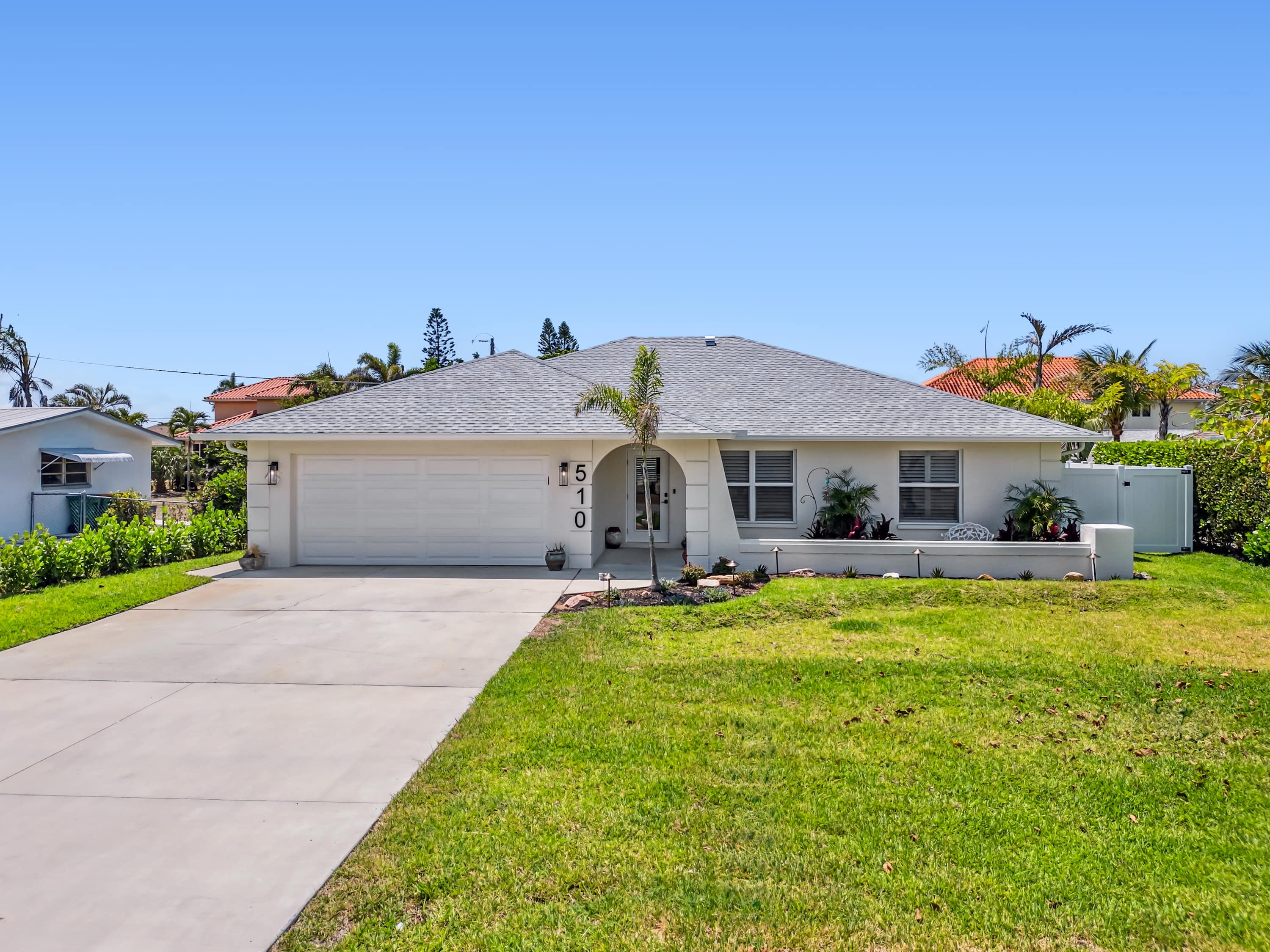 Pet Friendly Pool Spa Home with EV Charger | Photo 9