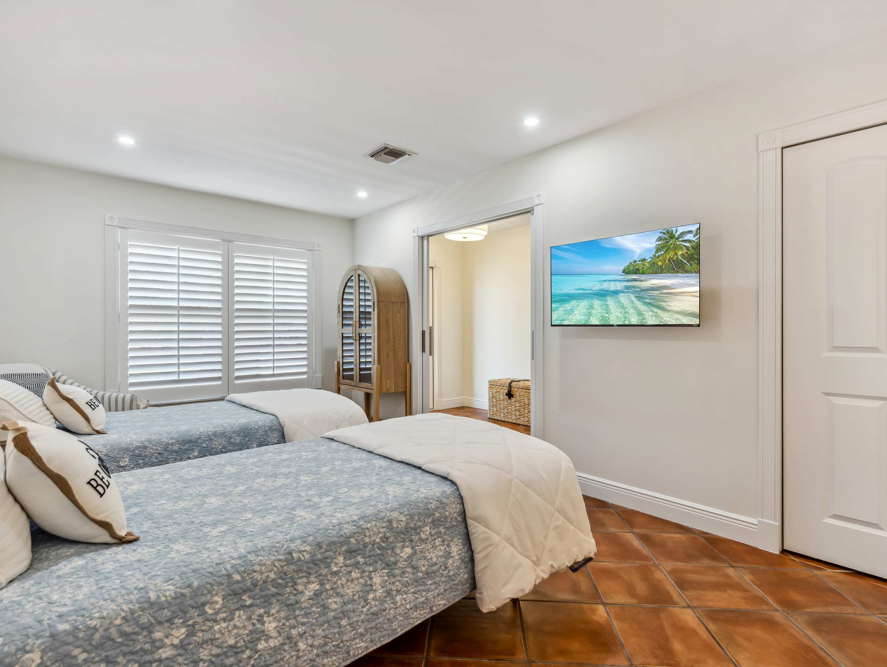 Pet Friendly Pool Spa Home with EV Charger | Photo 11