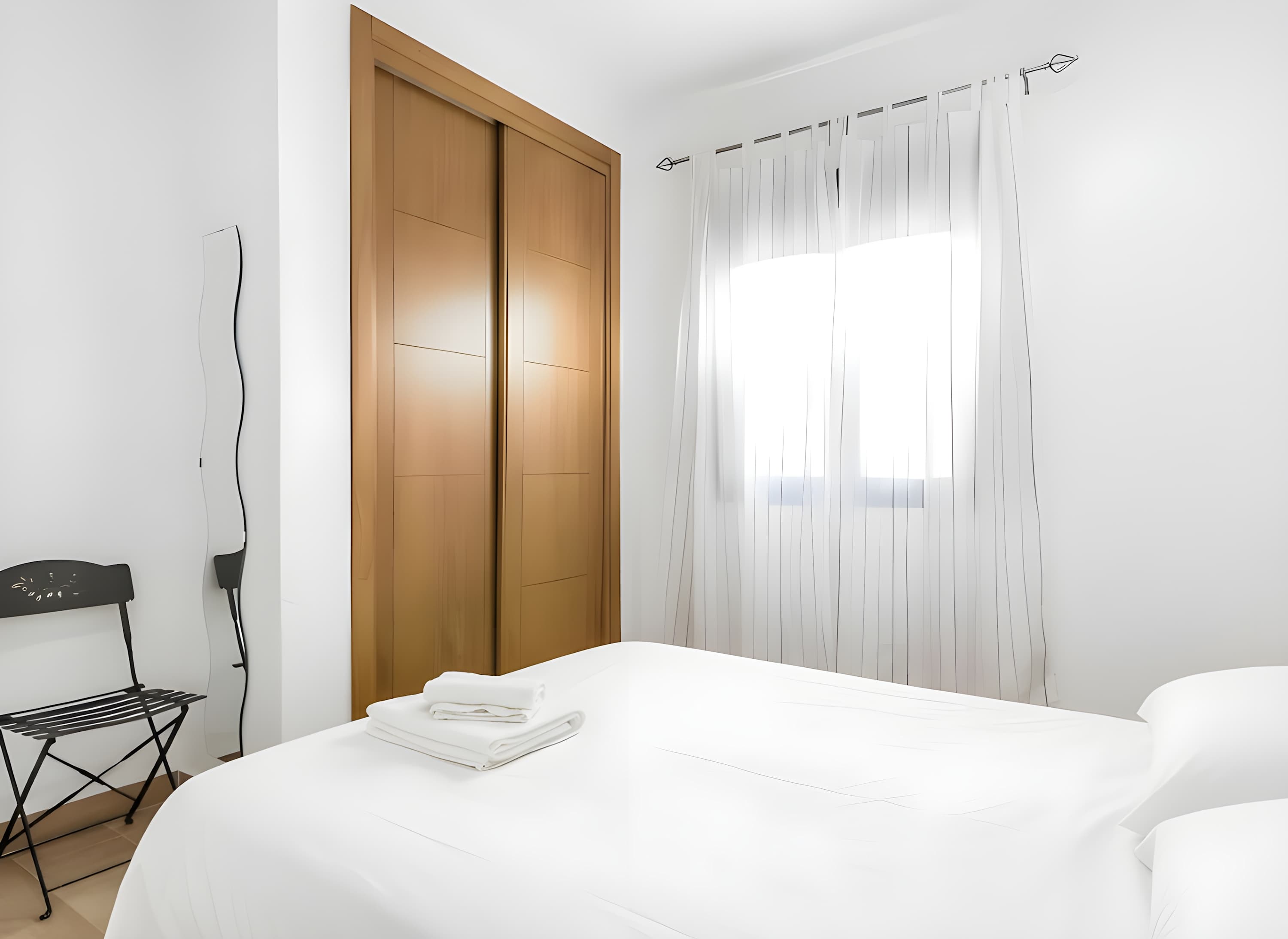 Encantador Chalet con Piscina y Jardín Privado junto a las Playas de Conil - image 14