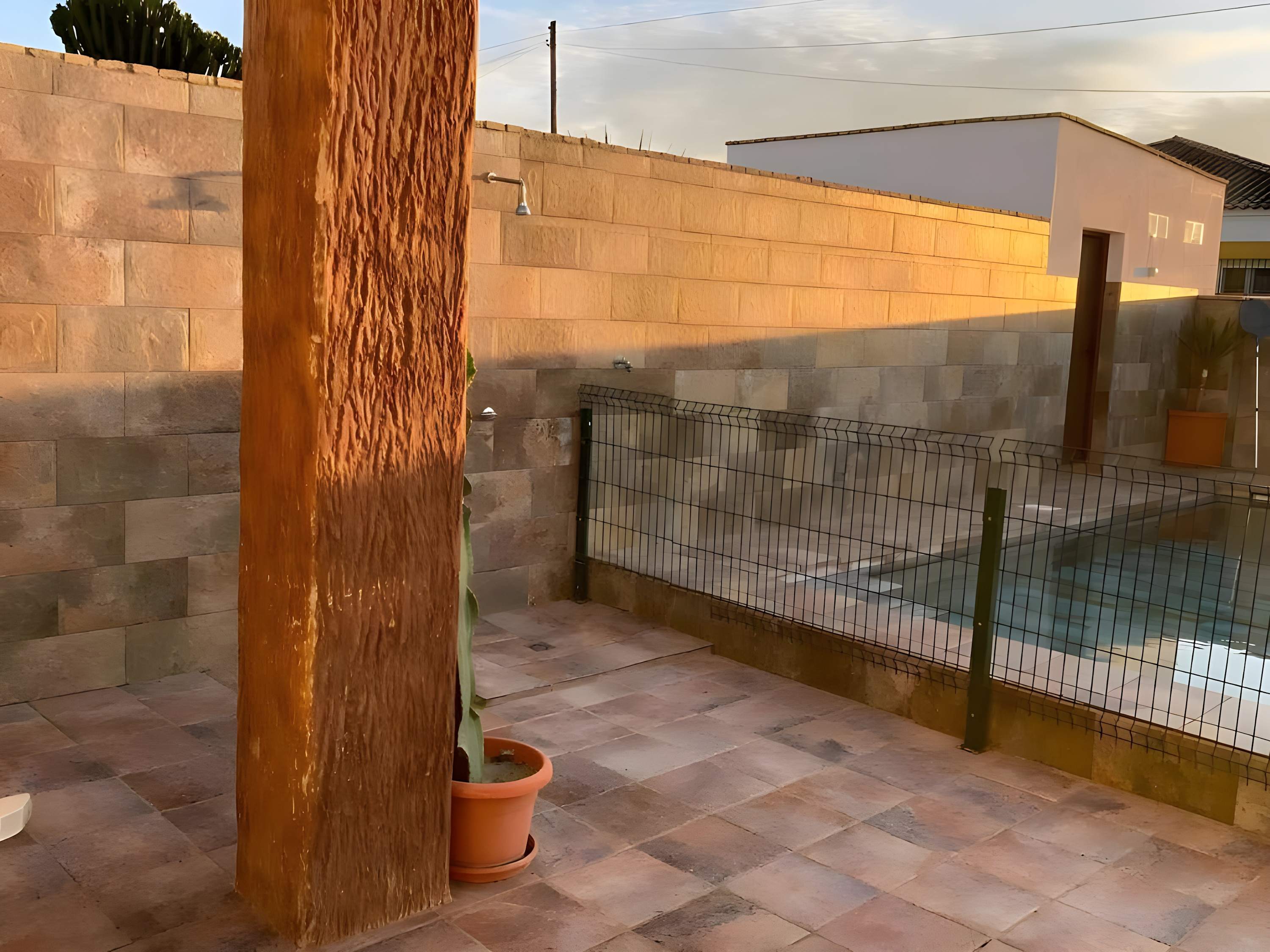 Encantador Chalet con Piscina y Jardín Privado junto a las Playas de Conil - image 4