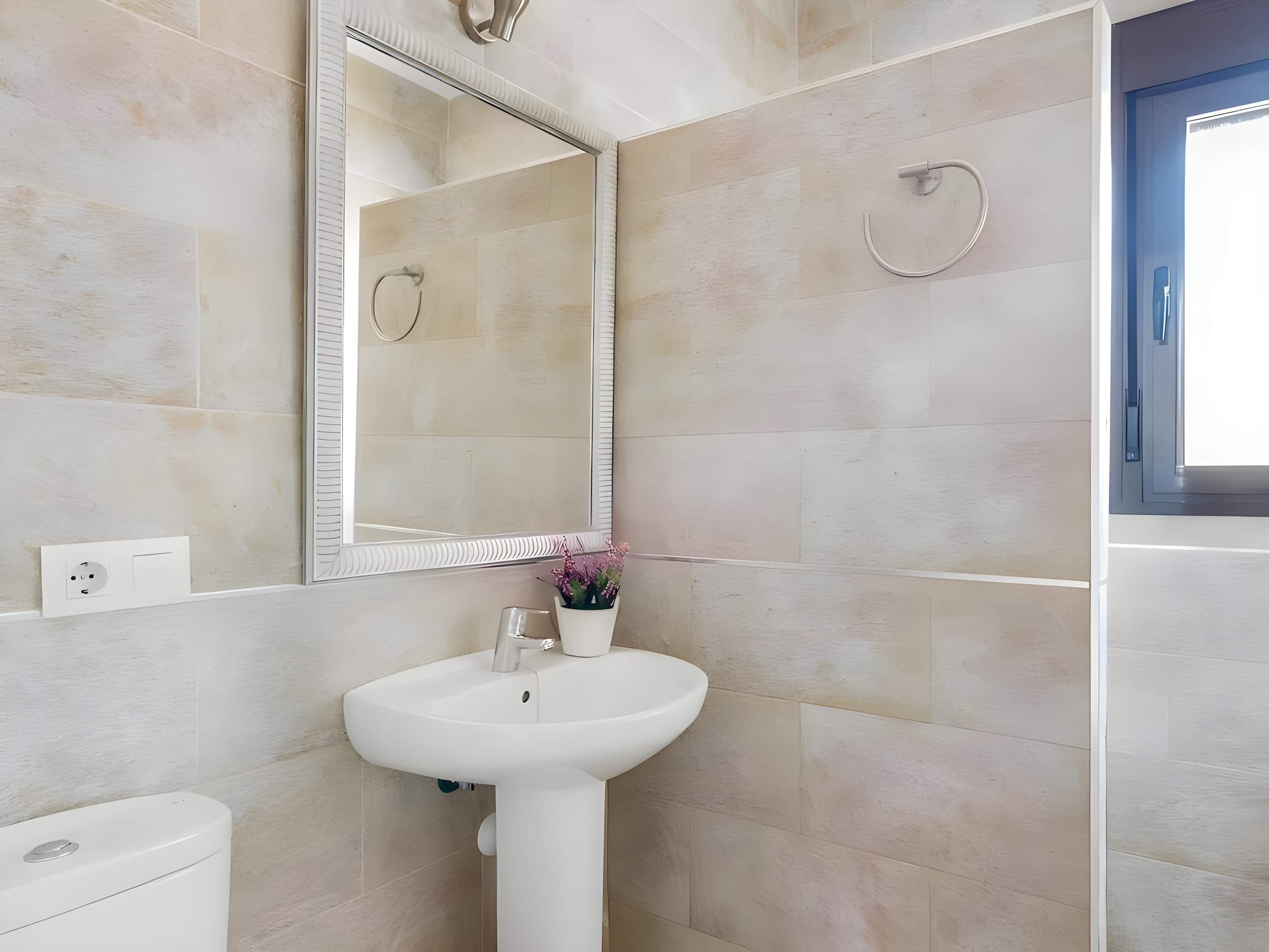 Encantador Chalet con Piscina y Jardín Privado junto a las Playas de Conil - image 18