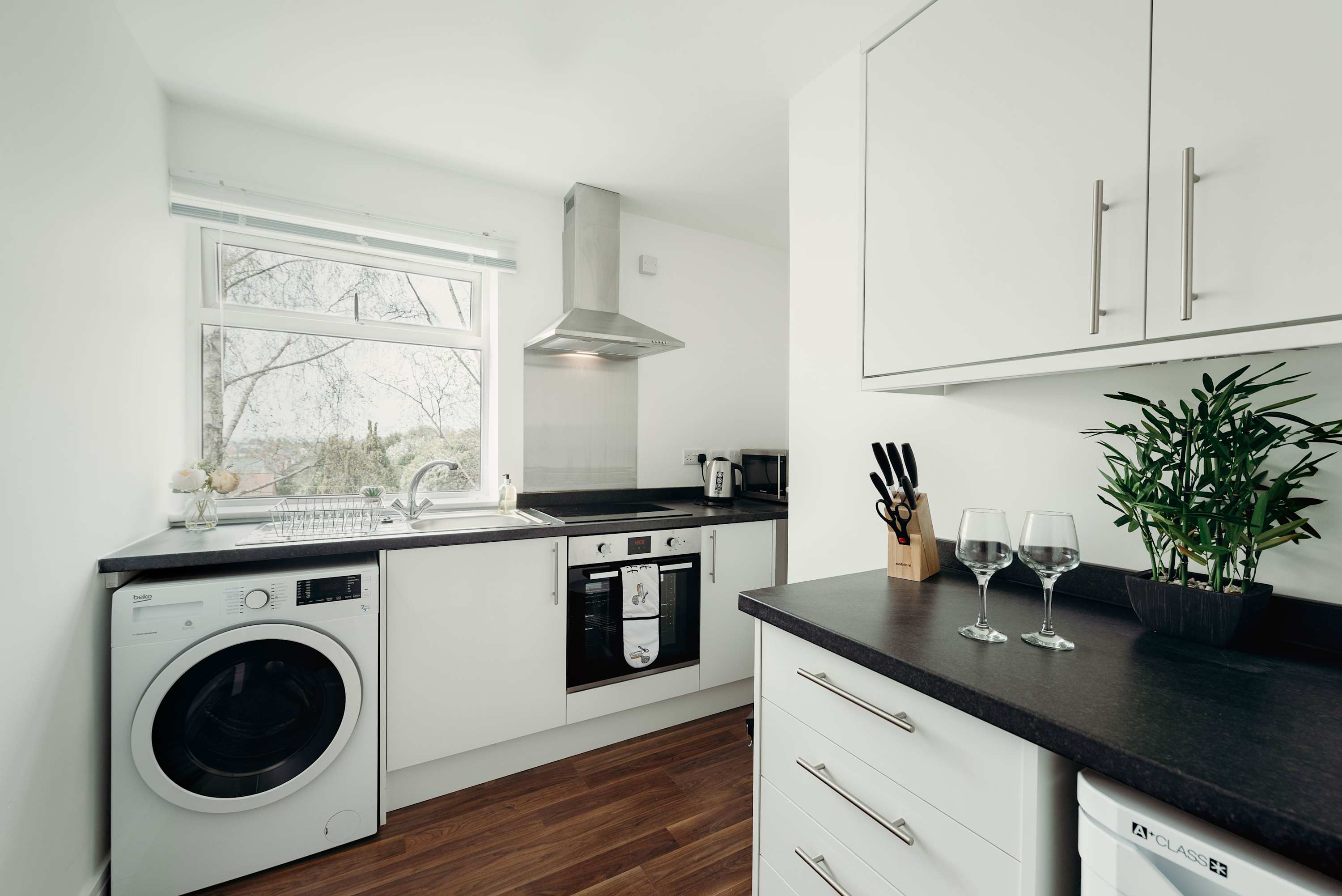 Stylish 2Bed 1st Floor Apartment Near Town Centre in Station Road 34 LE10 1AP - Property image 8 - VivreStays