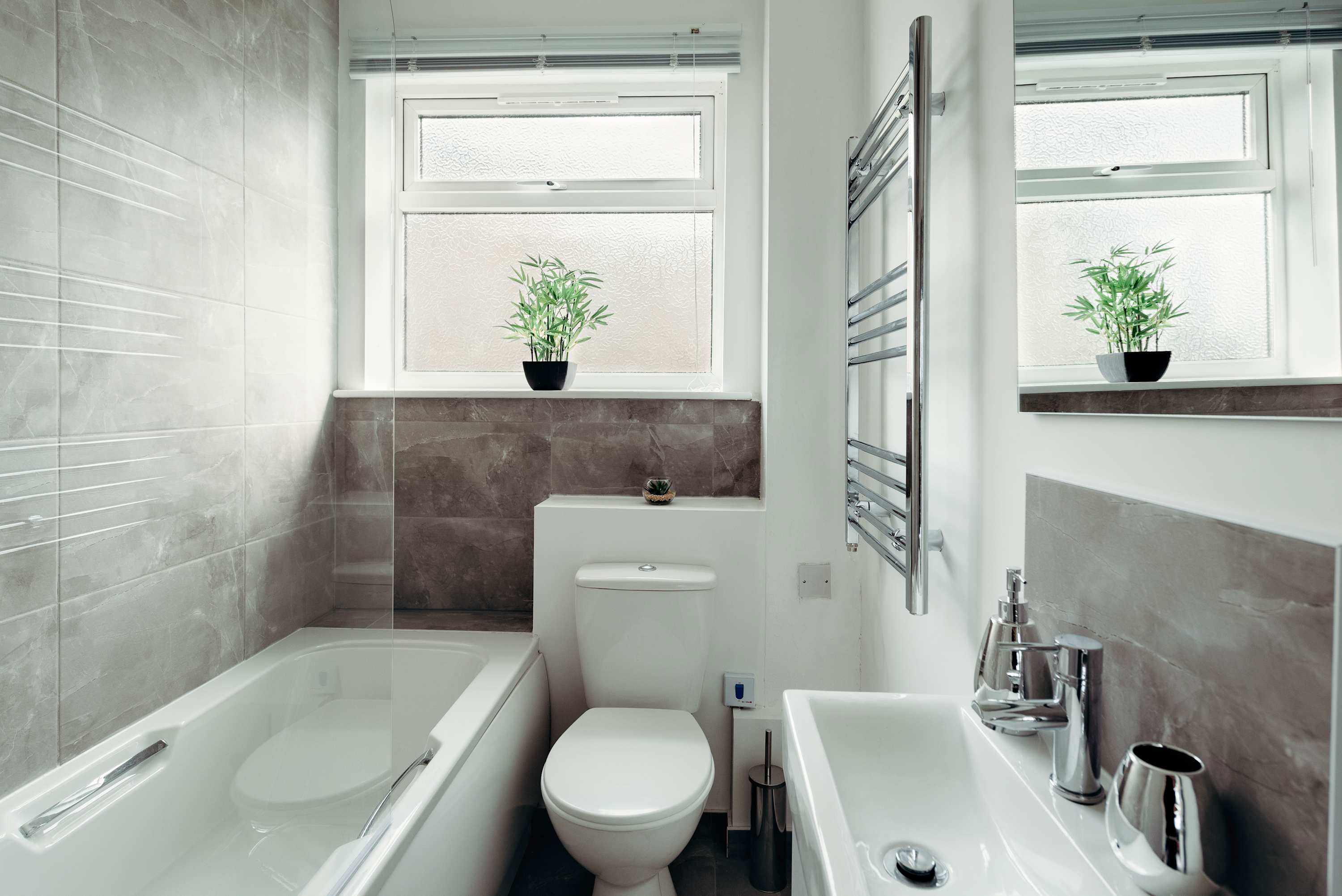 Stylish 2Bed 1st Floor Apartment Near Town Centre in Station Road 34 LE10 1AP - Property image 4 - VivreStays