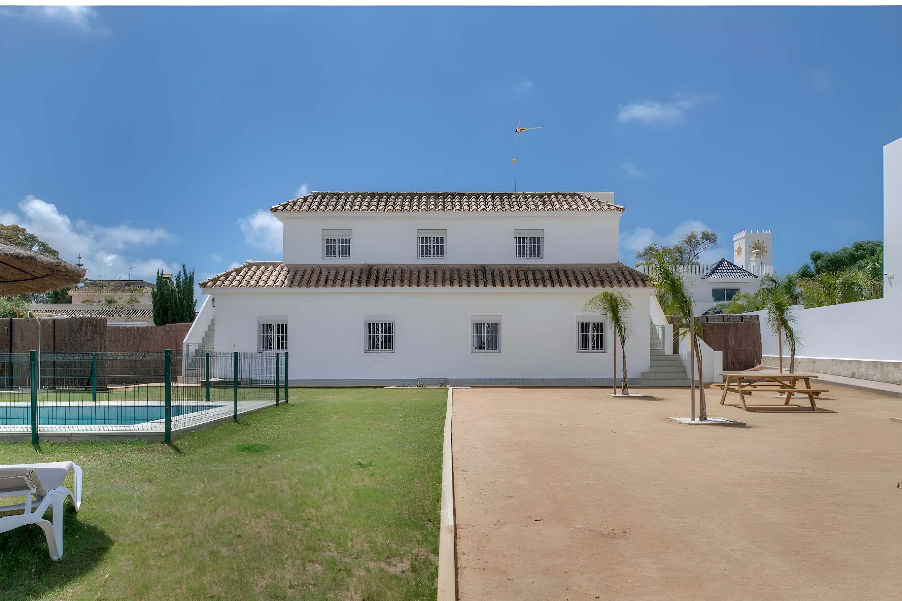 Casa en Conil: apartamento con piscina compartida, jardín y parking privado - image 4
