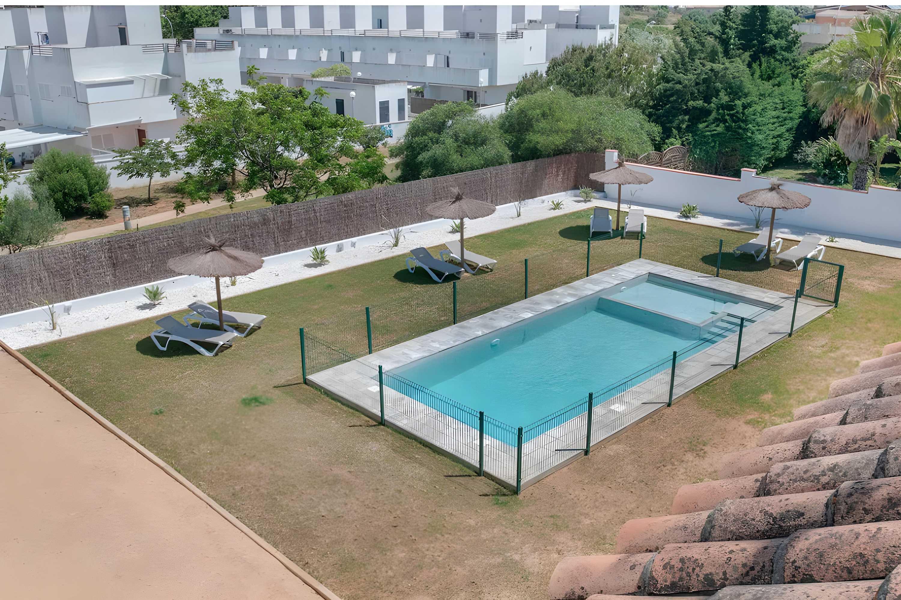 Casa en Conil: apartamento con piscina compartida, jardín y parking privado - image 3