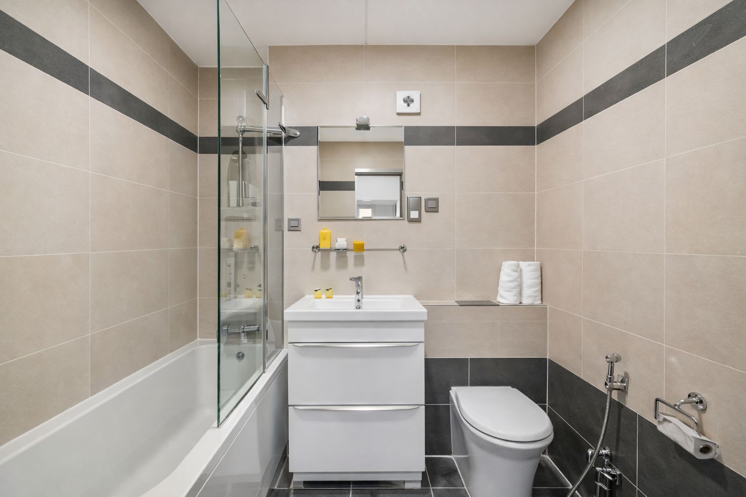 1B Apartment next to Cromwell Rd Hospital in Cromwell Road 180 SW5 0SU - Property image 10 - VivreStays