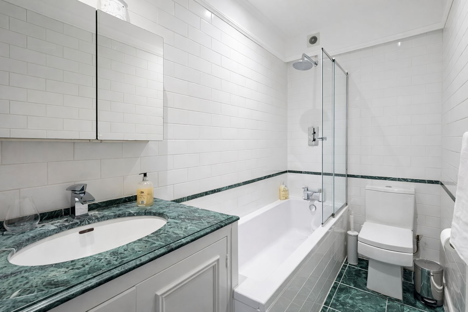 Spacious Apartment next to Victoria St. in Lower Belgrave Street 55 SW1W 0LP - Property image 5 - VivreStays