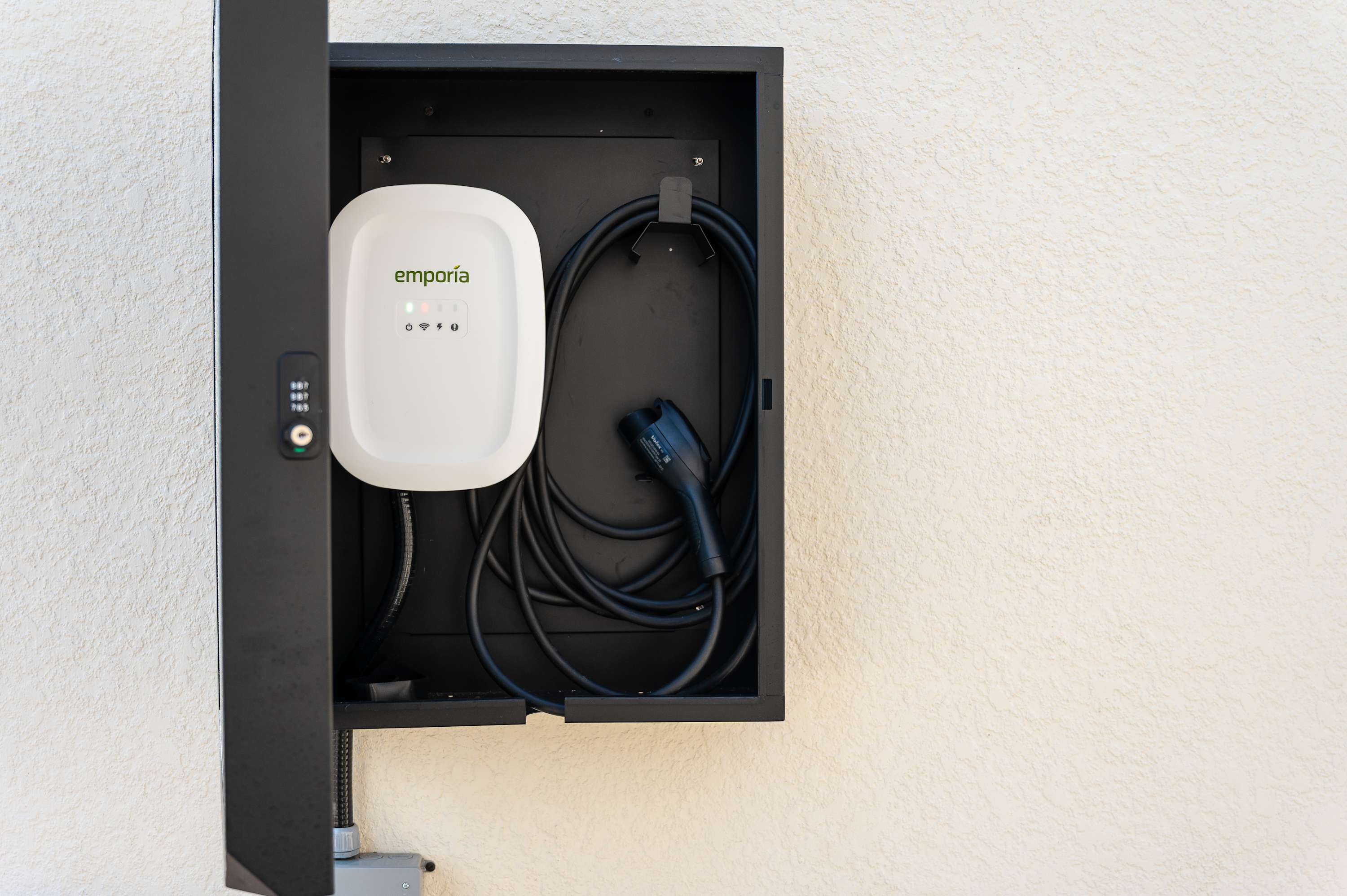 Spacious house w/private pool & water park access