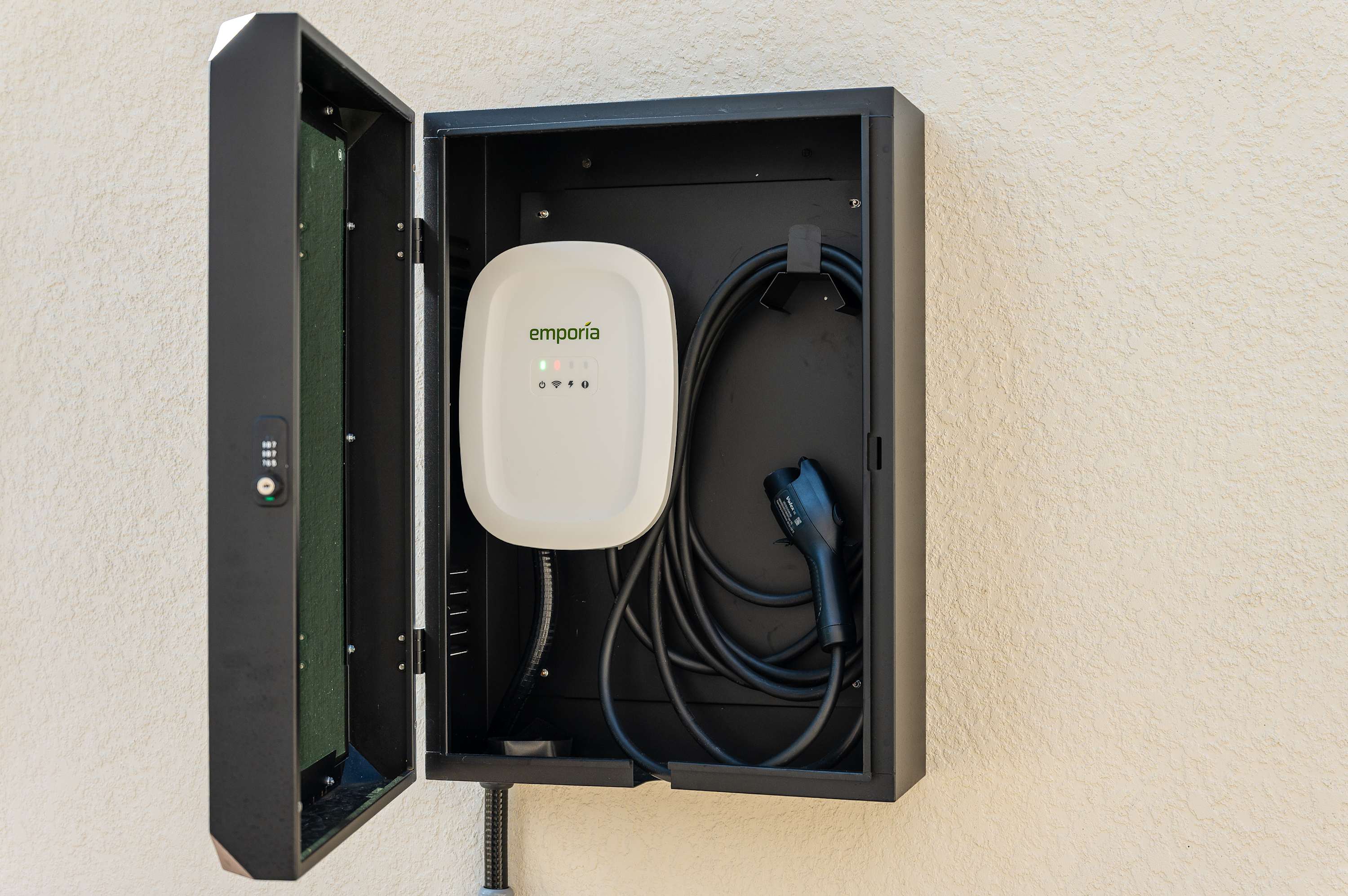 Spacious house w/private pool & water park access