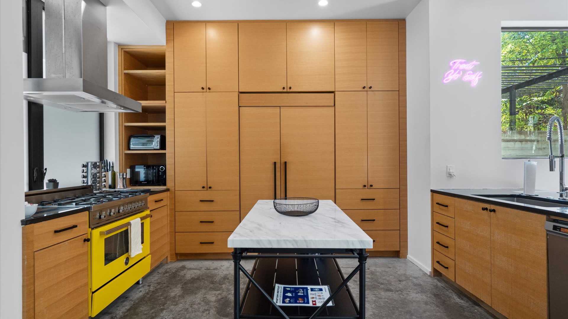 Luxury Group Retreat Near Rainey Pool Fire Pit 3